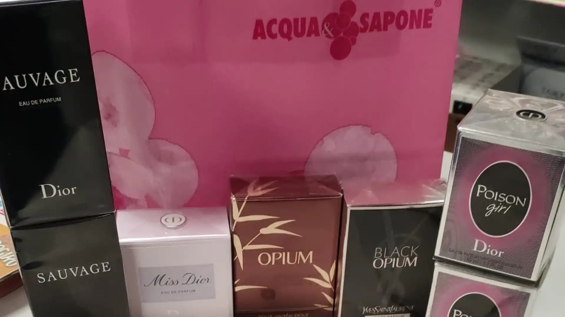 Venafro: rubano profumi di marca ad Acqua & Sapone. Due straniere “incastrate” dalla videosorveglianza.