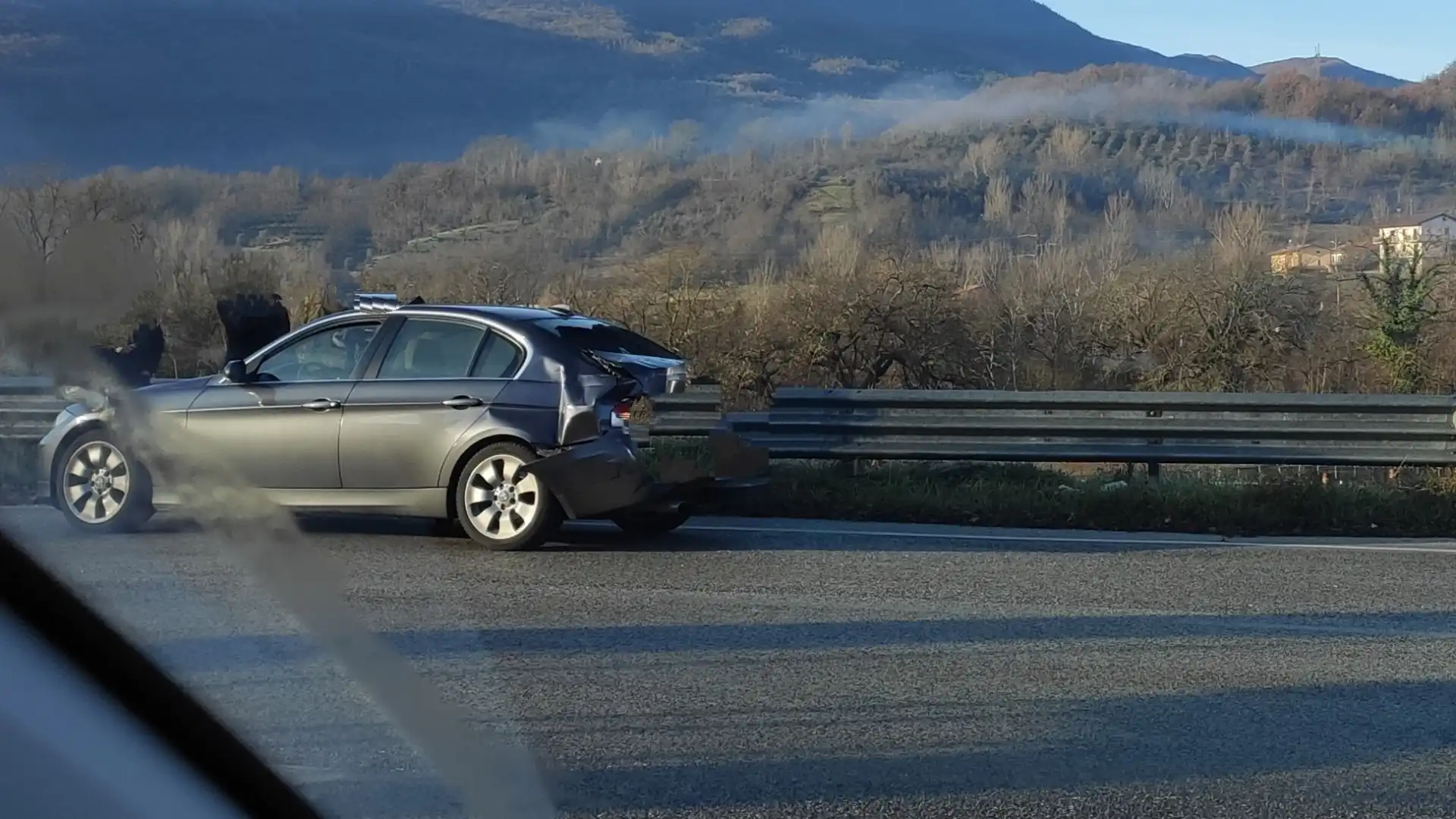 Colli a Volturno: incidente sulla statale 158. Auto finisce fuori strada. 118 sul posto