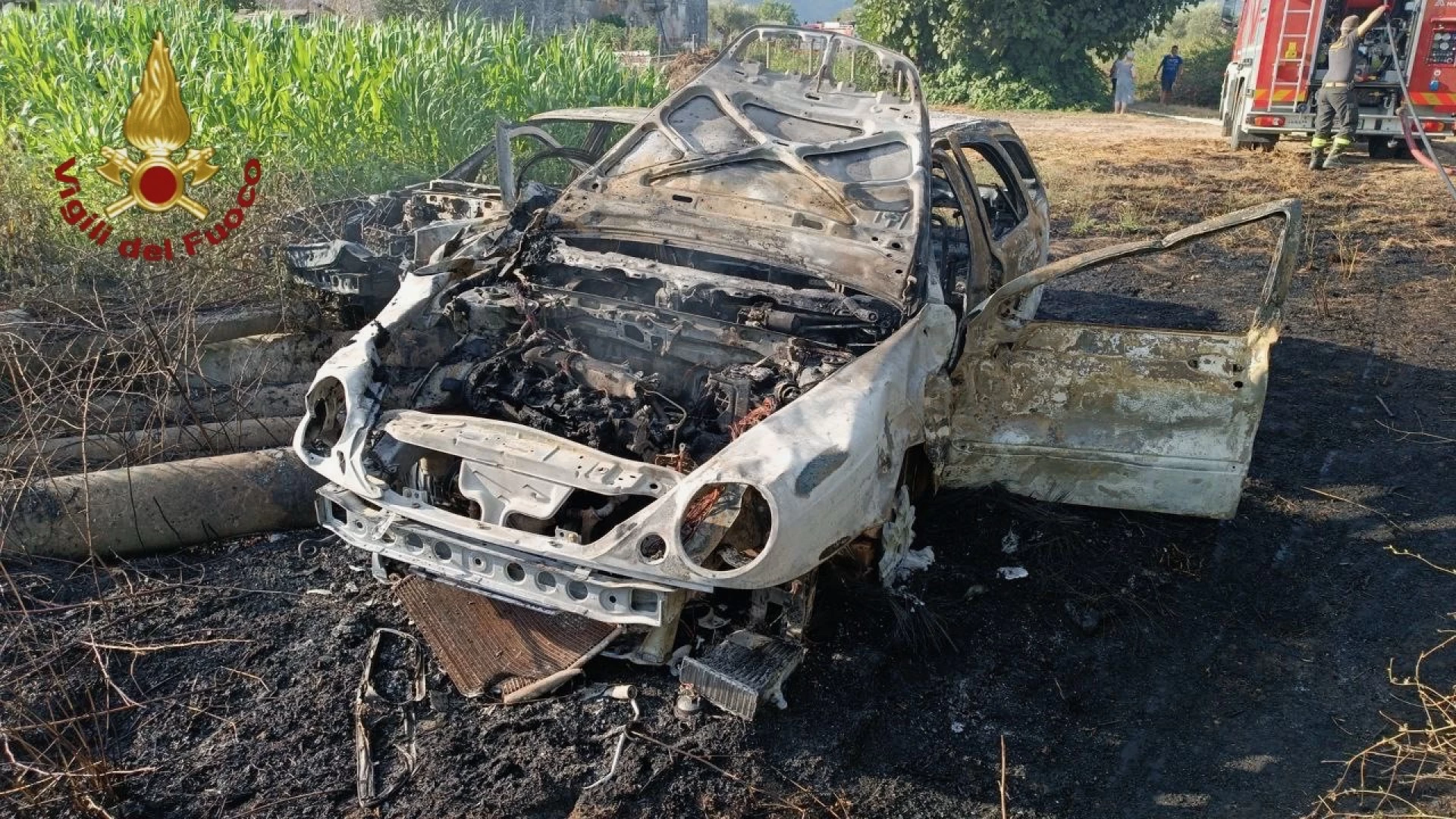 Statale 85 "Venafrana": a fuoco due auto in deposito privato.