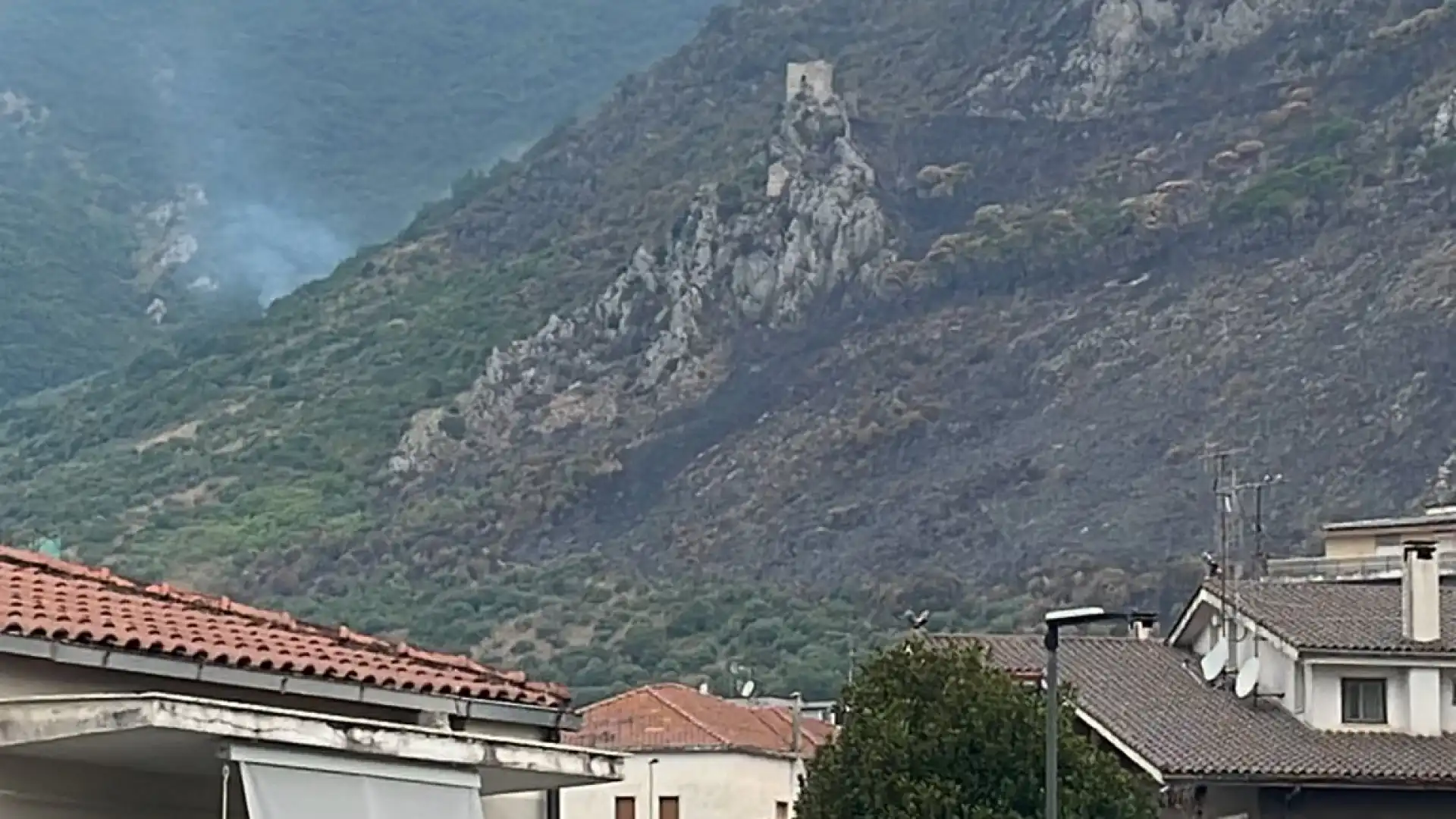 Venafro: quello che resta di "Monte Santa Croce". Intanto continuano le indagini per "acciuffare" il presunto piromane.