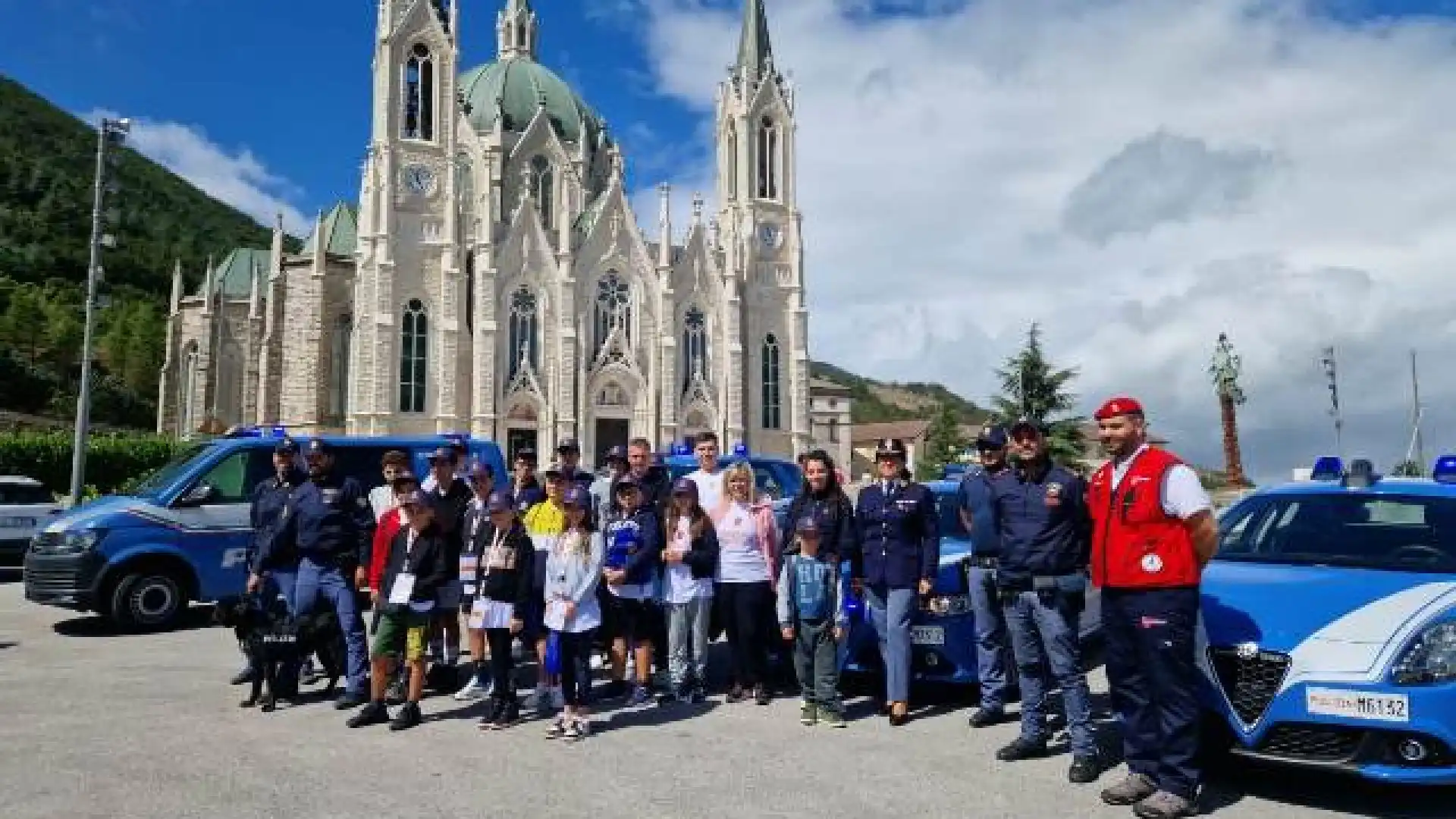 Castelpetroso: La Polizia di Stato incontra i ragazzi del Campo Scuola “Anch’io sono la Protezione Civile”.