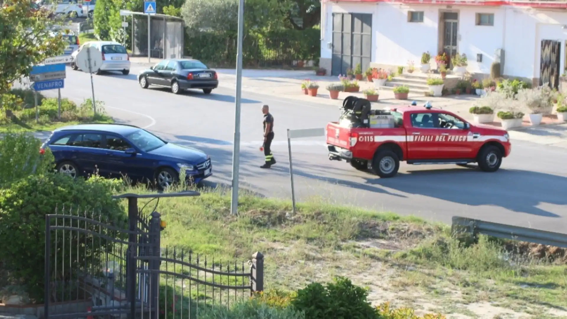 Roccaravindola: il vento trancia palo Telecom nel pomeriggio nei pressi del Ponte dei 25 Archi