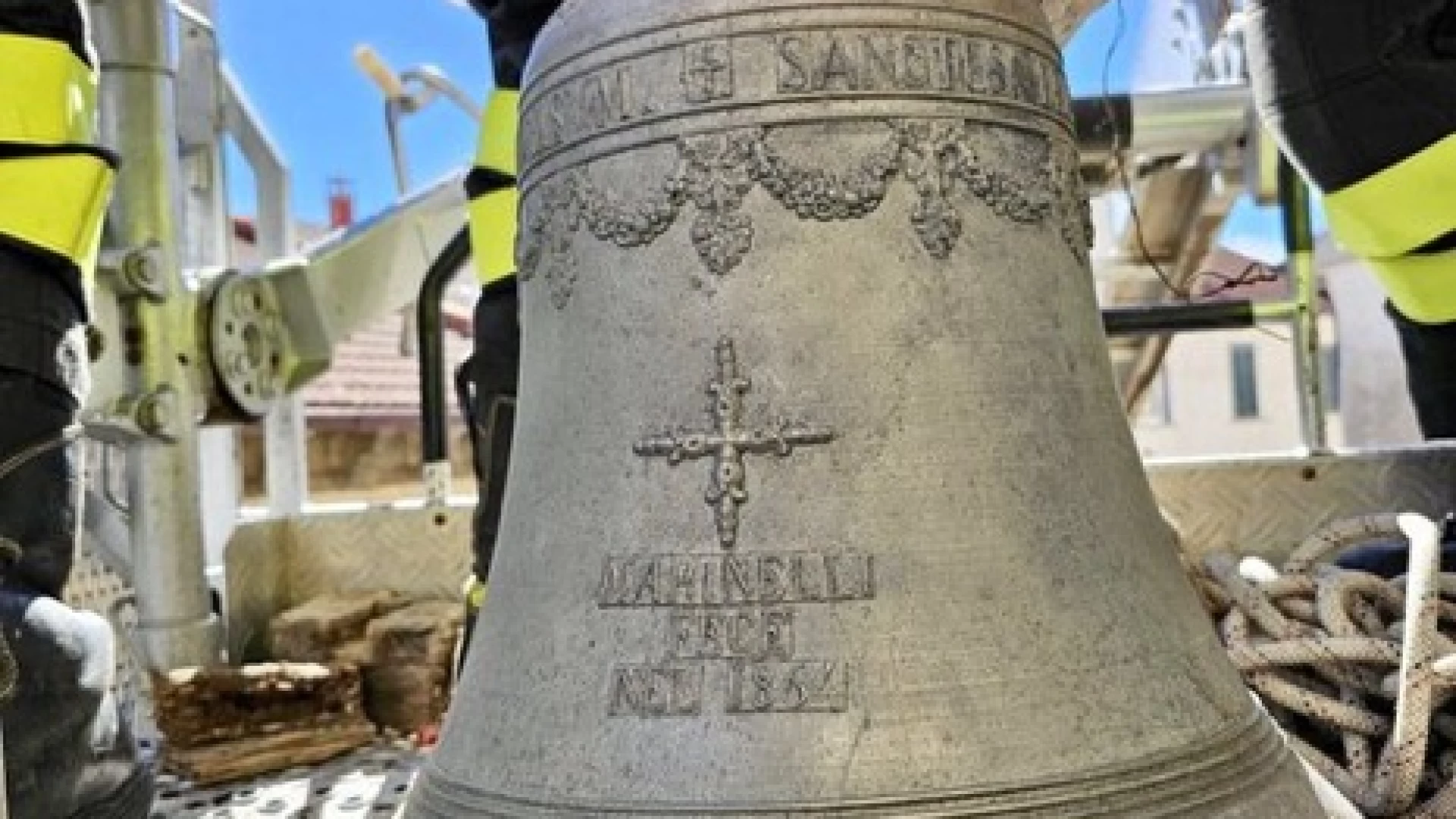 Capracotta: i Vigili del Fuoco di Isernia recuperano antica campana del 1864.