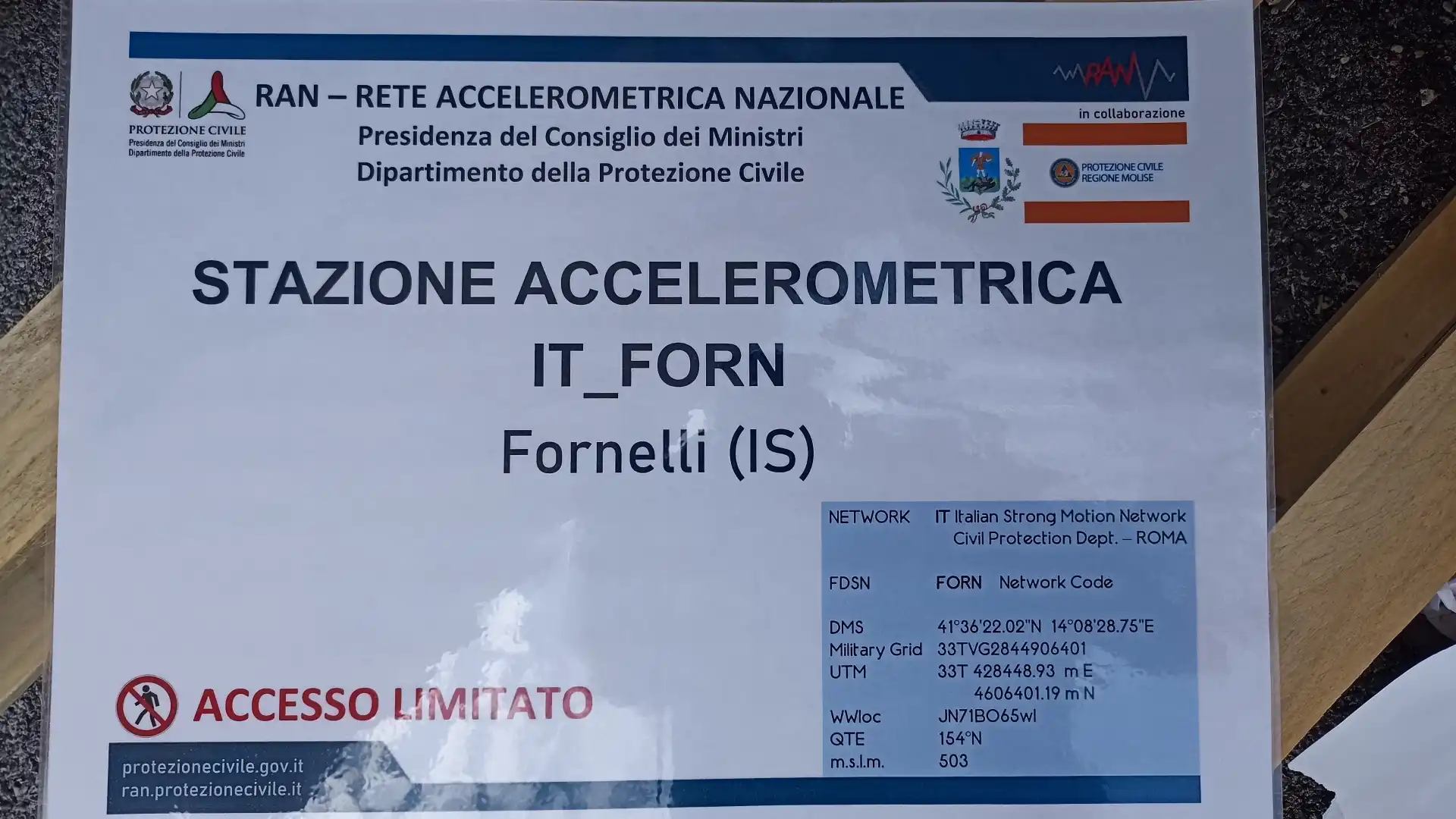 Monitoraggio sismico, il comune di Fornelli entra nella rete accelerometrica nazionale Ran. Installata tecnologica stazione accelerometrica nei sotterranei dell’Auditorium cittadino.