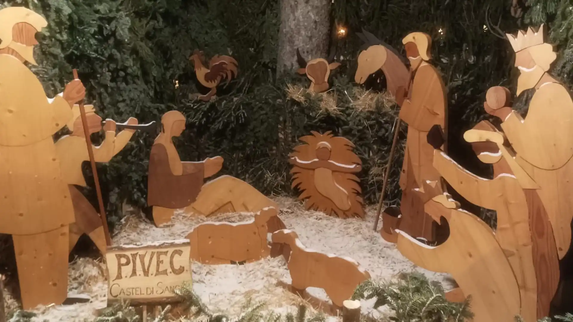 Roccaraso: inaugurato questa sera il presepe artistico realizzato dalla Confraternita dei Legnaioli di Lucca ed allestito dalla PIVEC di Castel Di Sangro. Guarda il video.