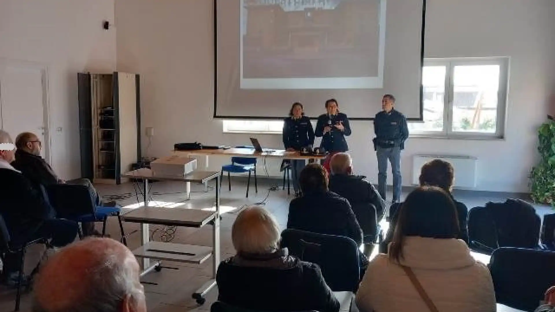 Isernia e Provincia: “Non siete soli, chiamateci sempre”. Continuano gli incontri della Polizia Di Stato sul territorio dedicati alla prevenzione delle truffe agli anziani.