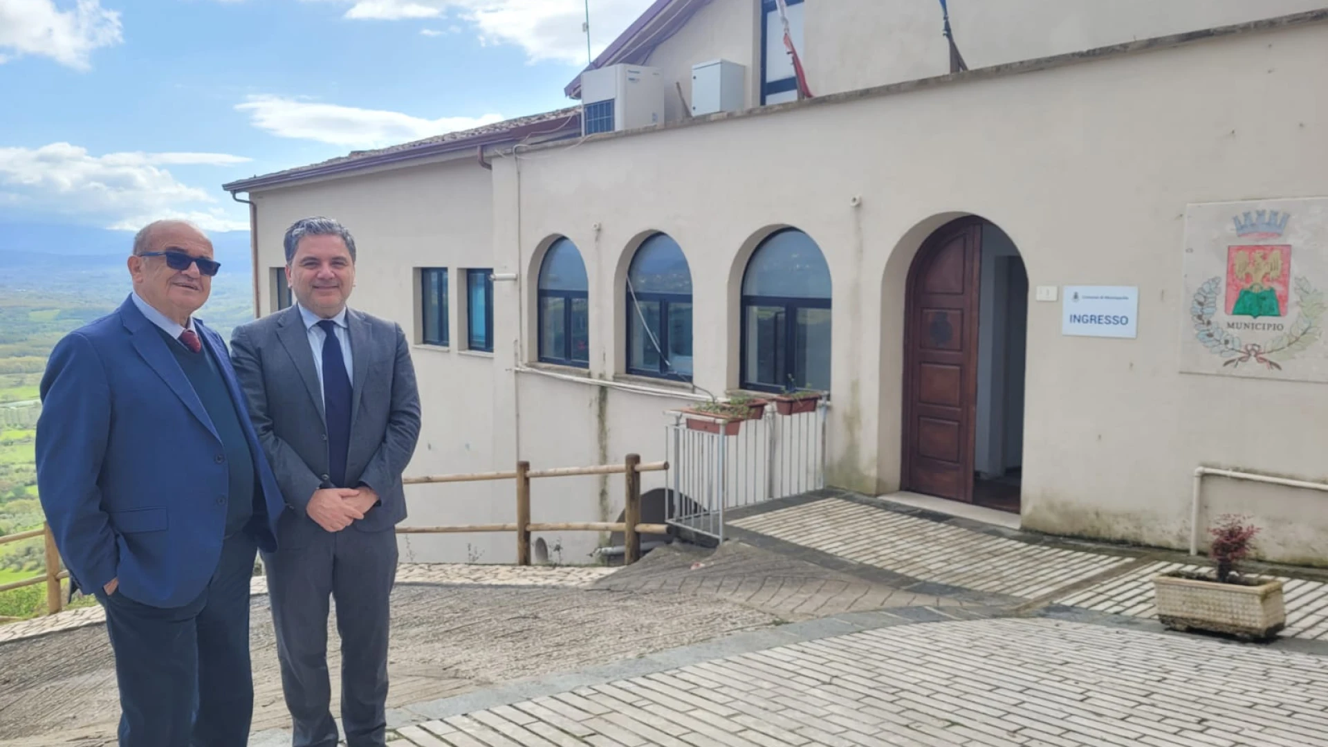 Montaquila: il Prefetto Montella ha visitato il comune. Ad accoglierlo il sindaco Marciano Ricci.