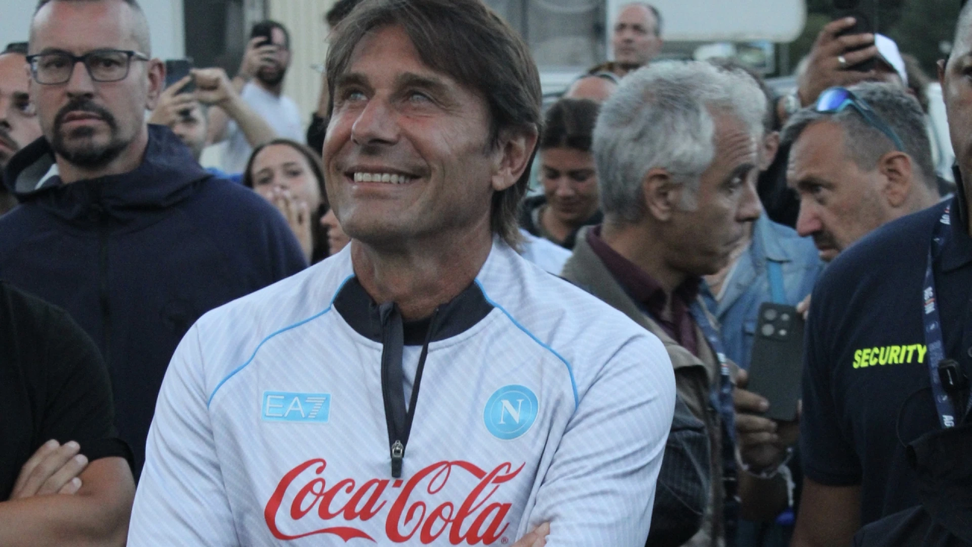 Castel Di Sangro: seconda giornata di ritiro del Napoli. Festa azzurra, autografi e fuochi d'artificio per mister Conte.