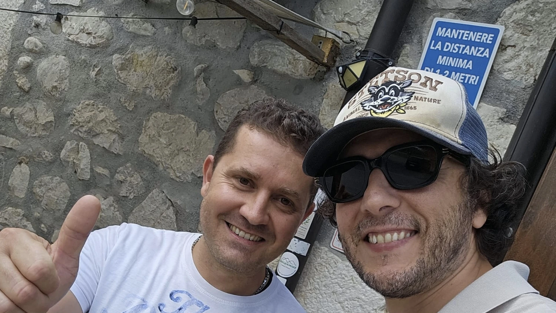 Colli a Volturno: il cantautore Ermal Meta sosta in paese. Per lui pranzo presso la pizzeria braceria "La Casetta"