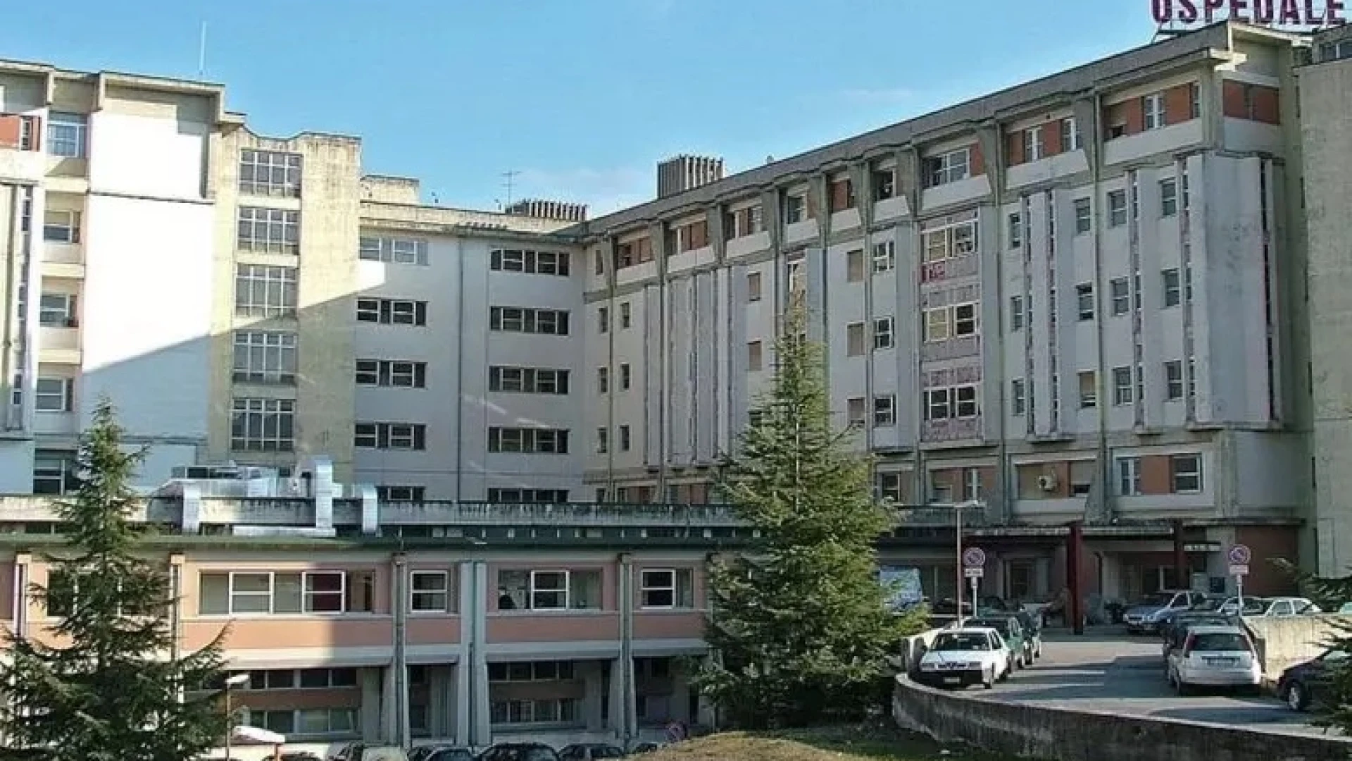 Travolto da mezzo meccanico in cantiere, morto operaio in Abruzzo