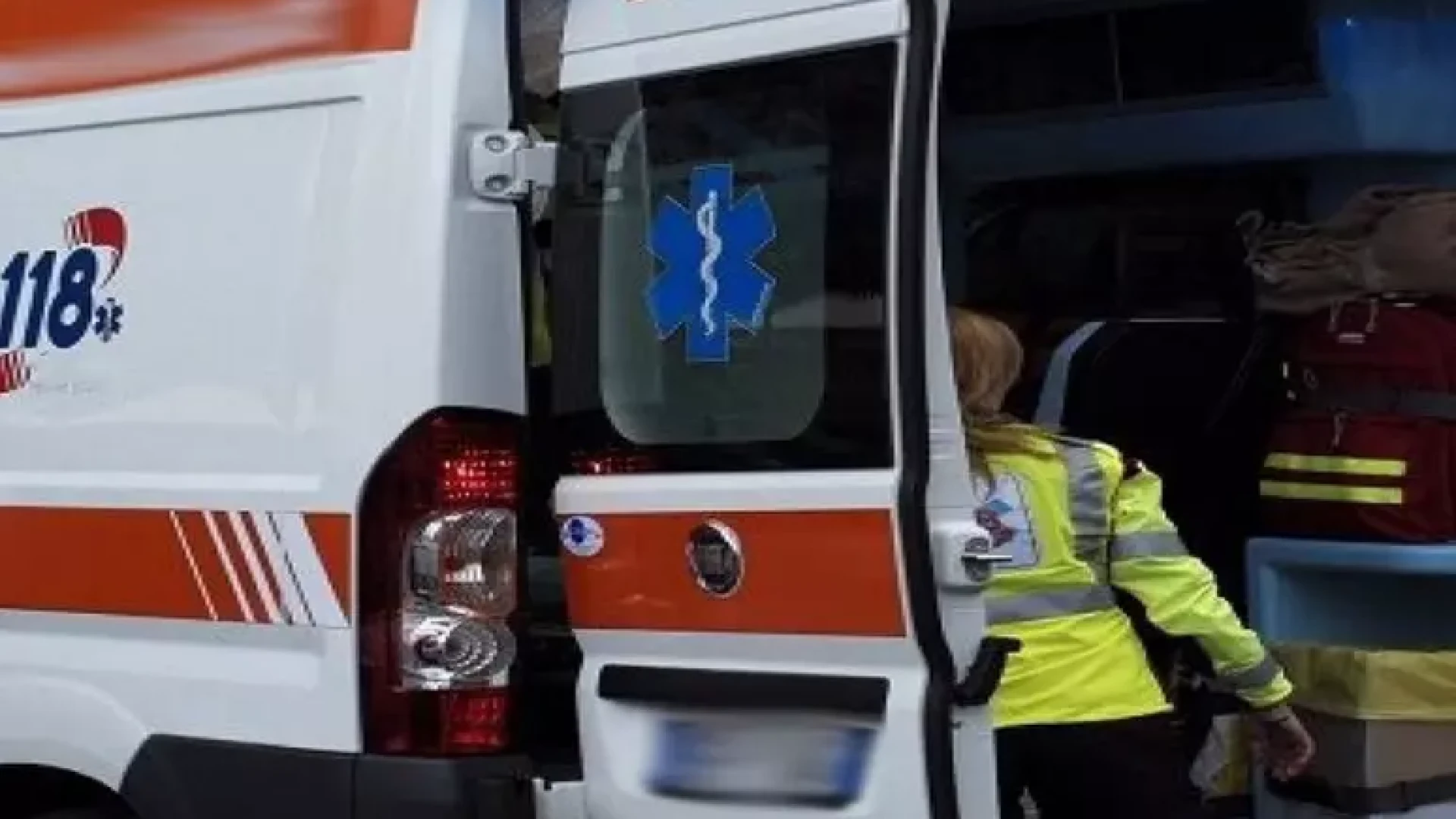 Perde controllo della moto e finisce contro un albero, morto a Navelli