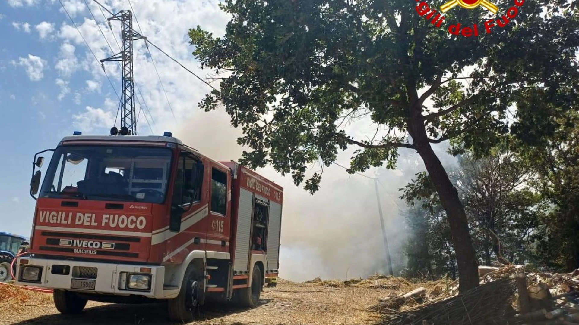 Frosolone: incendio nei pressi di allevamento. Intervento dei Vigili del Fuoco di Isernia