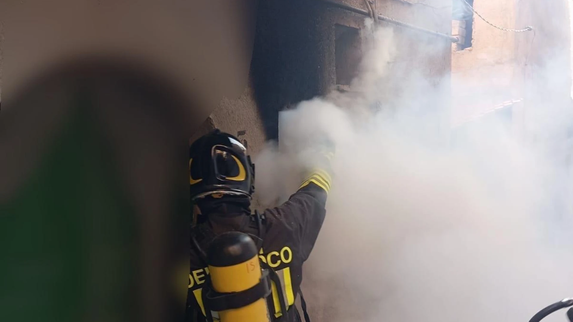 Venafro: incendio contatore elettrico. Intervenuti i Vigili del Fuoco.