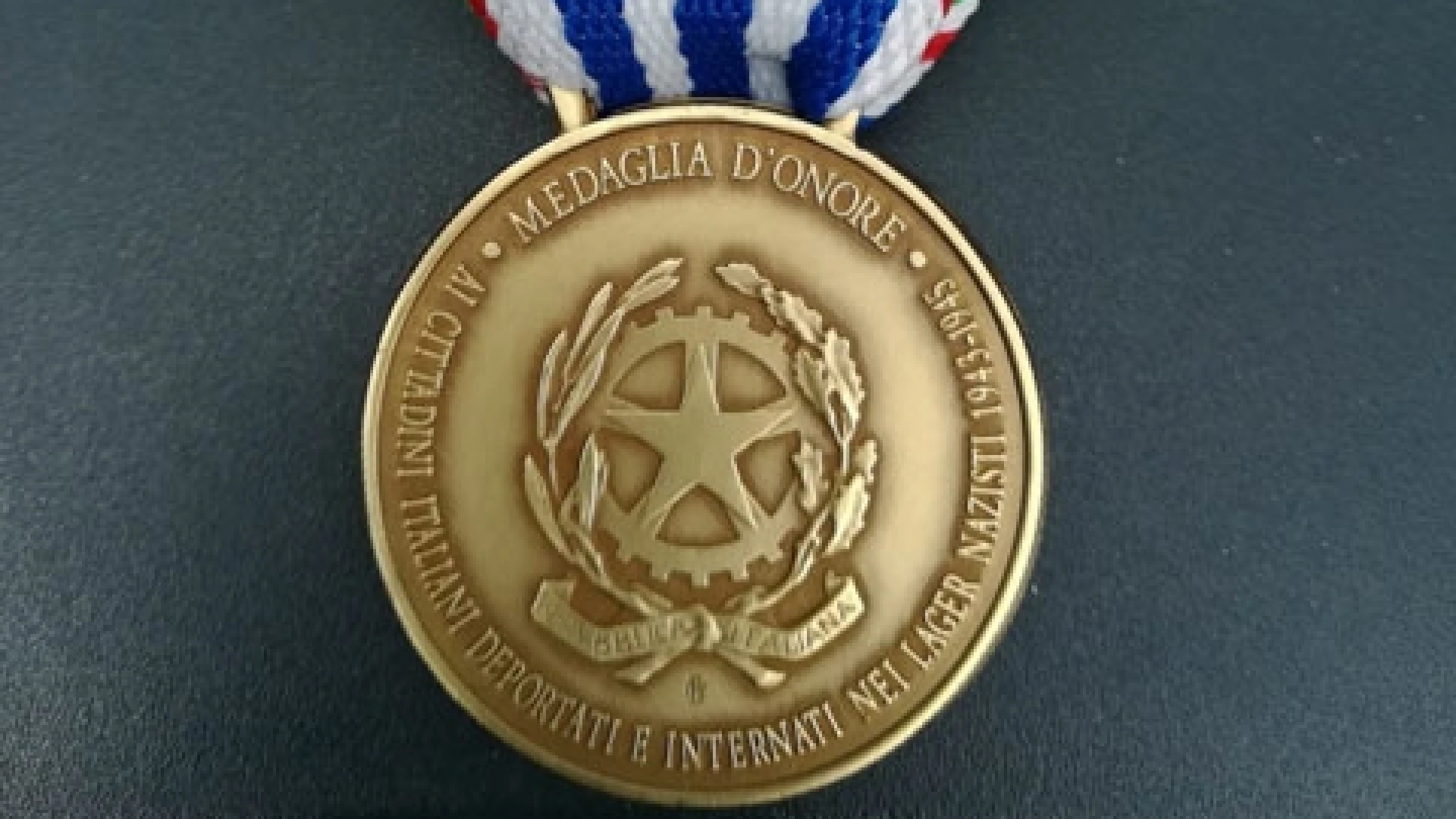 Giornata degli Internati militari Italiani. Il Prefetto di Isernia consegna le medaglie conferite ai familiari degli internati.
