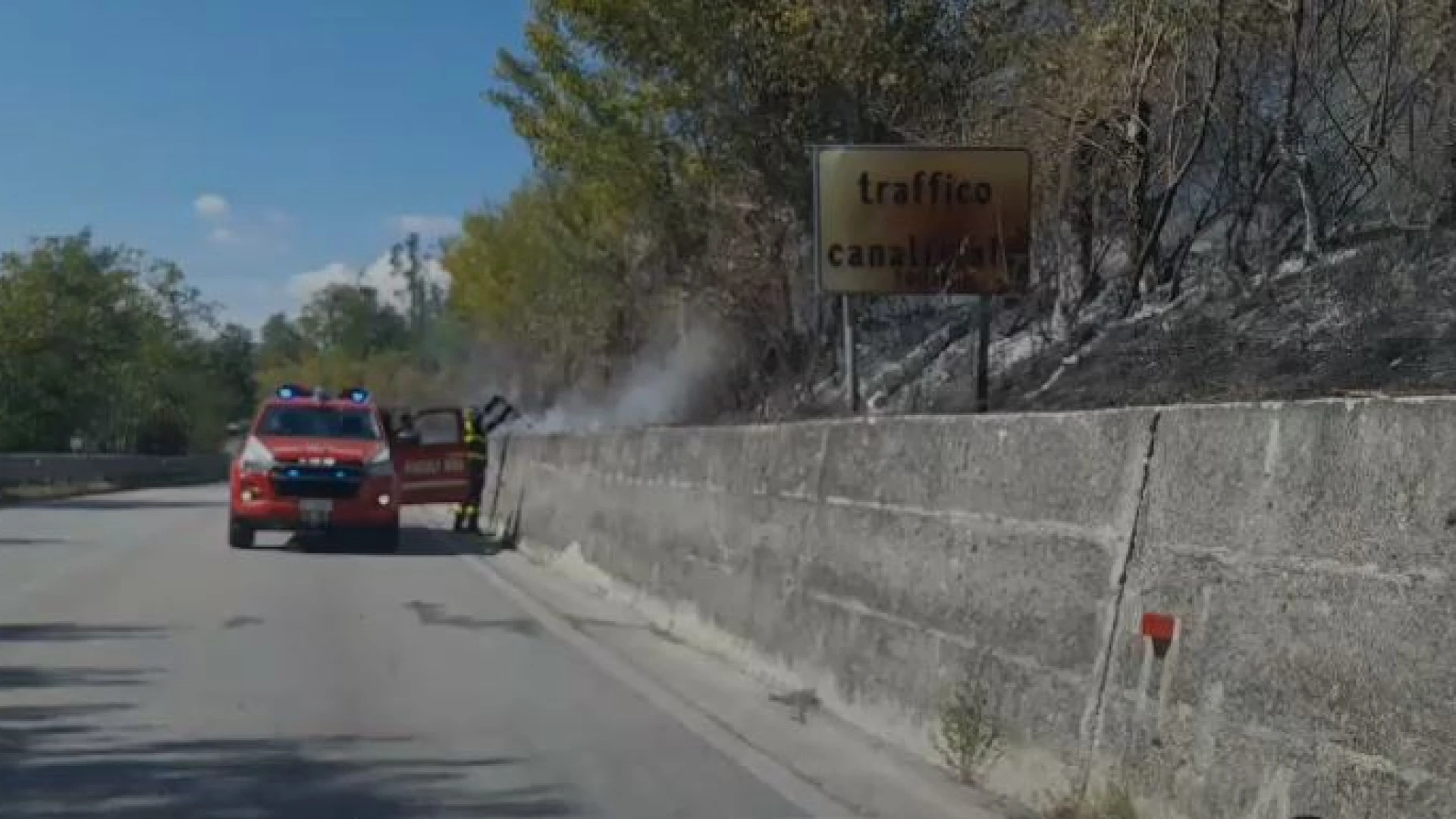 Isernia: rogo all'altezza di Fragnete. Intervento dei Vigili del Fuoco.
