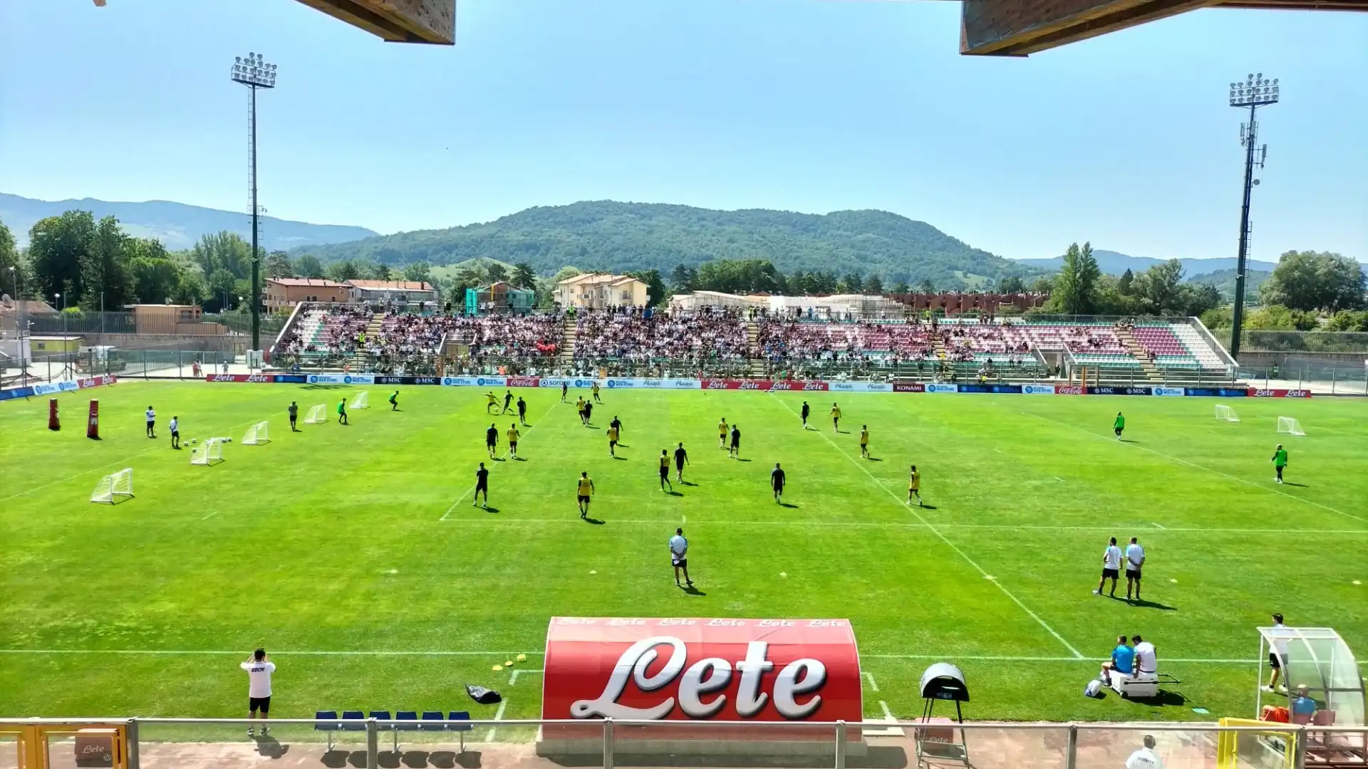 Caste Di Sangro: day2 , il Napoli si allena al Patini. Schemi e cross dal fondo.