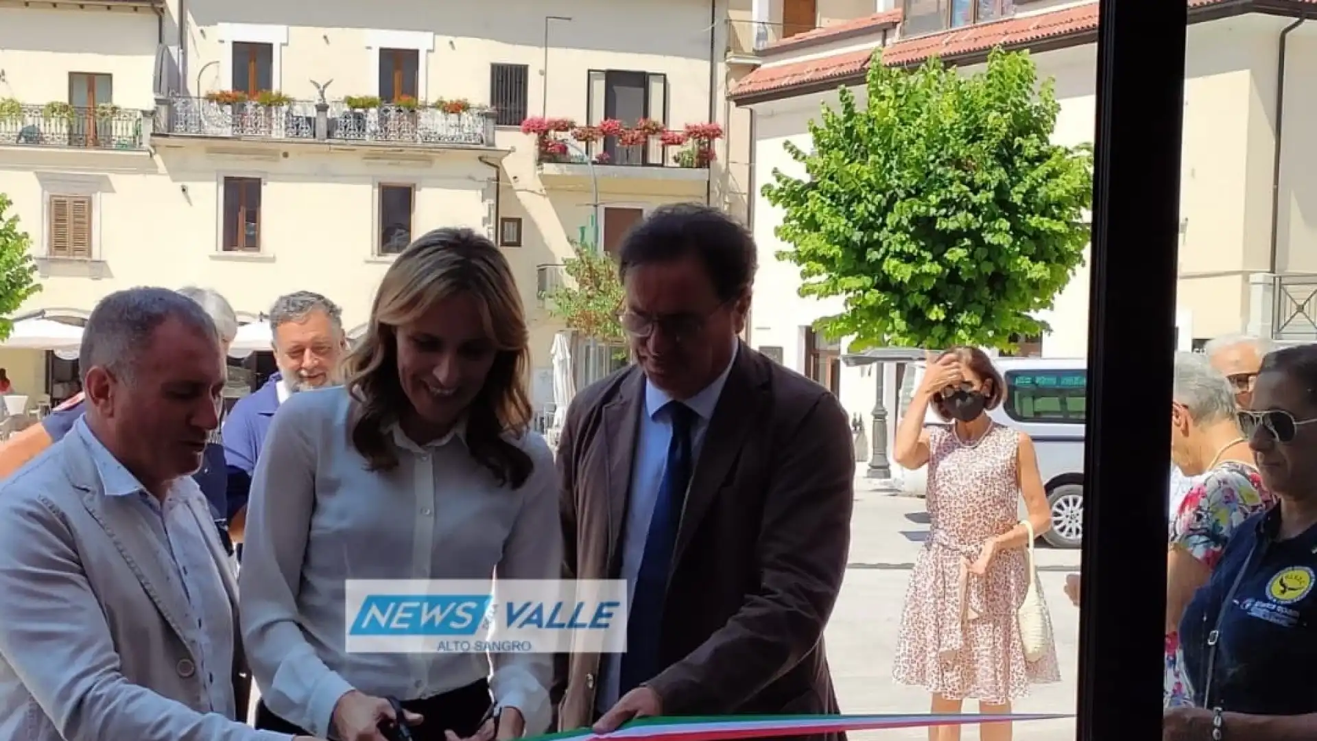 Castel Di Sangro: inaugurato il padiglione Abruzzo in Piazza Plebiscito. Caruso e Febbo al taglio del nastro. "Orgogliosi di ospitare il Napoli ancora una volta". Guarda il servizio.