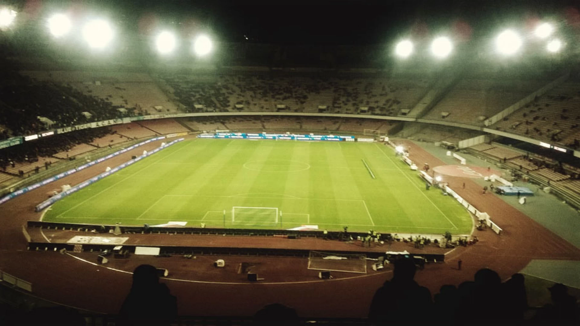 Emozioni live dallo Stadio San Paolo, vi proponiamo il video realizzato dal collega Domenico dalla Curva B. Napoli – Empoli 5 a 1.
