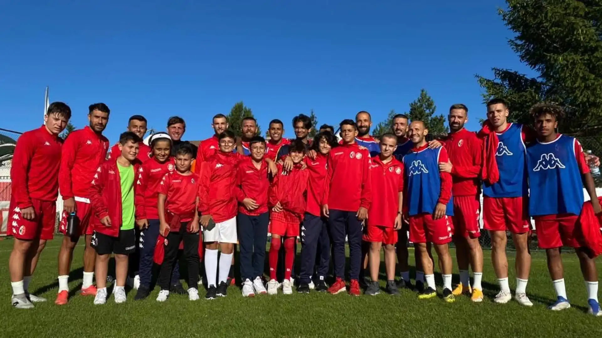 Terzo giorno di allenamento a Roccaraso per il Bari. Oggi partitella in famiglia