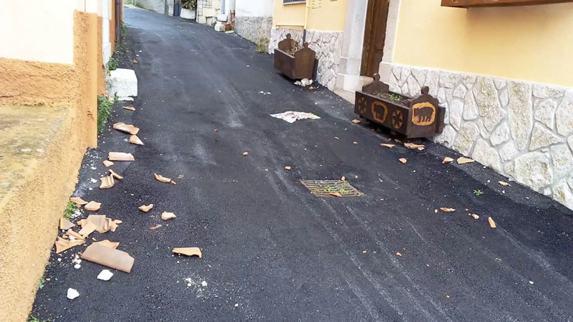 Colli a Volturno: danni ingenti alla chiesa di Sant’Antonio da Padova. Il comune interviene dopo il maltempo. Chiusa la strada nei pressi del luogo di culto.