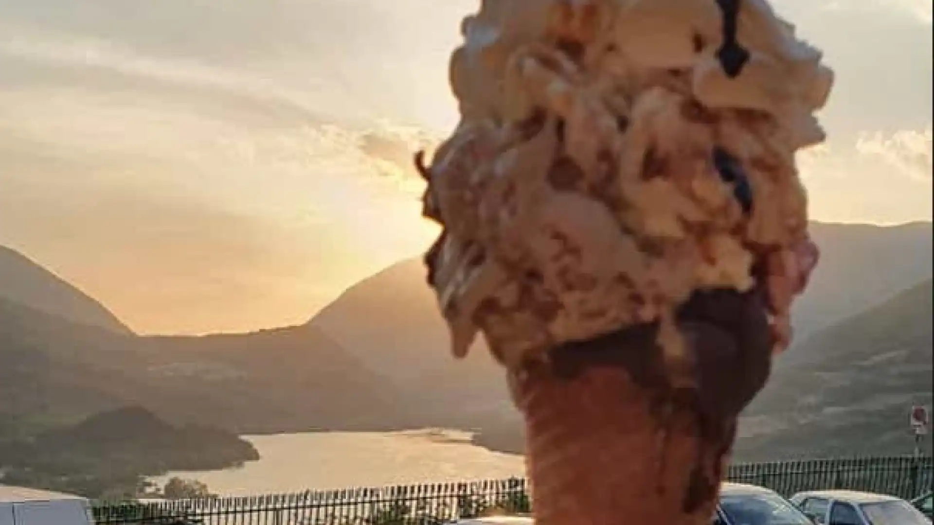 Barrea: in paese apre la gelateria del noto franchising “Crema & Cioccolato”. Si tratta dell’unico locale del genere presente sul territorio comunale.