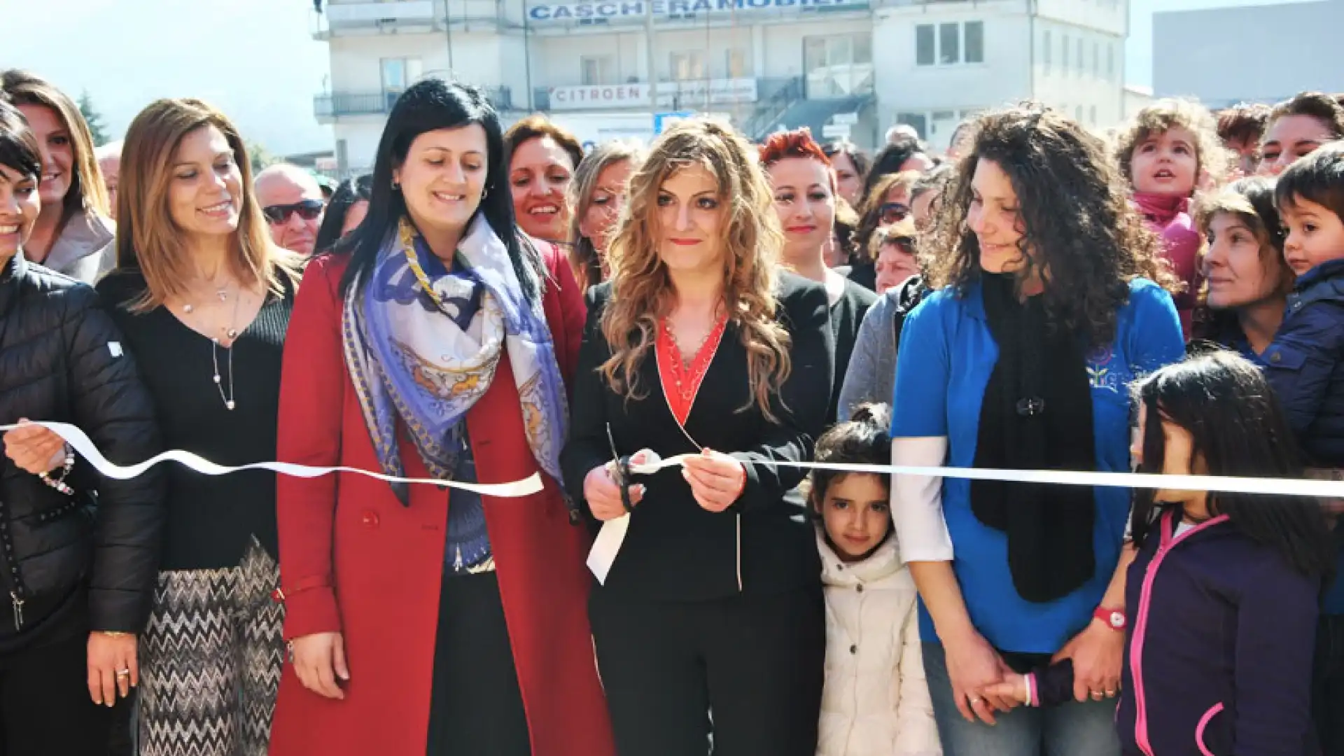 Roccaravindola: una festa lunga un giorno per il centro commerciale “I Melograni”. In migliaia all’inaugurazione di questa mattina.