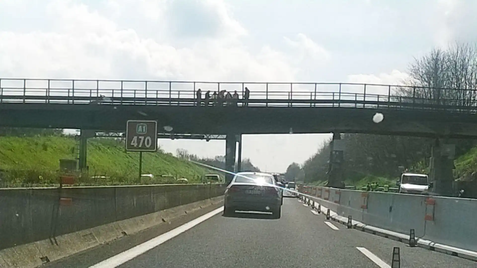 Caianello: viabilità ripristinata sull’A1. Si lavora di notte per sistemare il ponte ceduto a causa dell’incidente di sabato mattina.