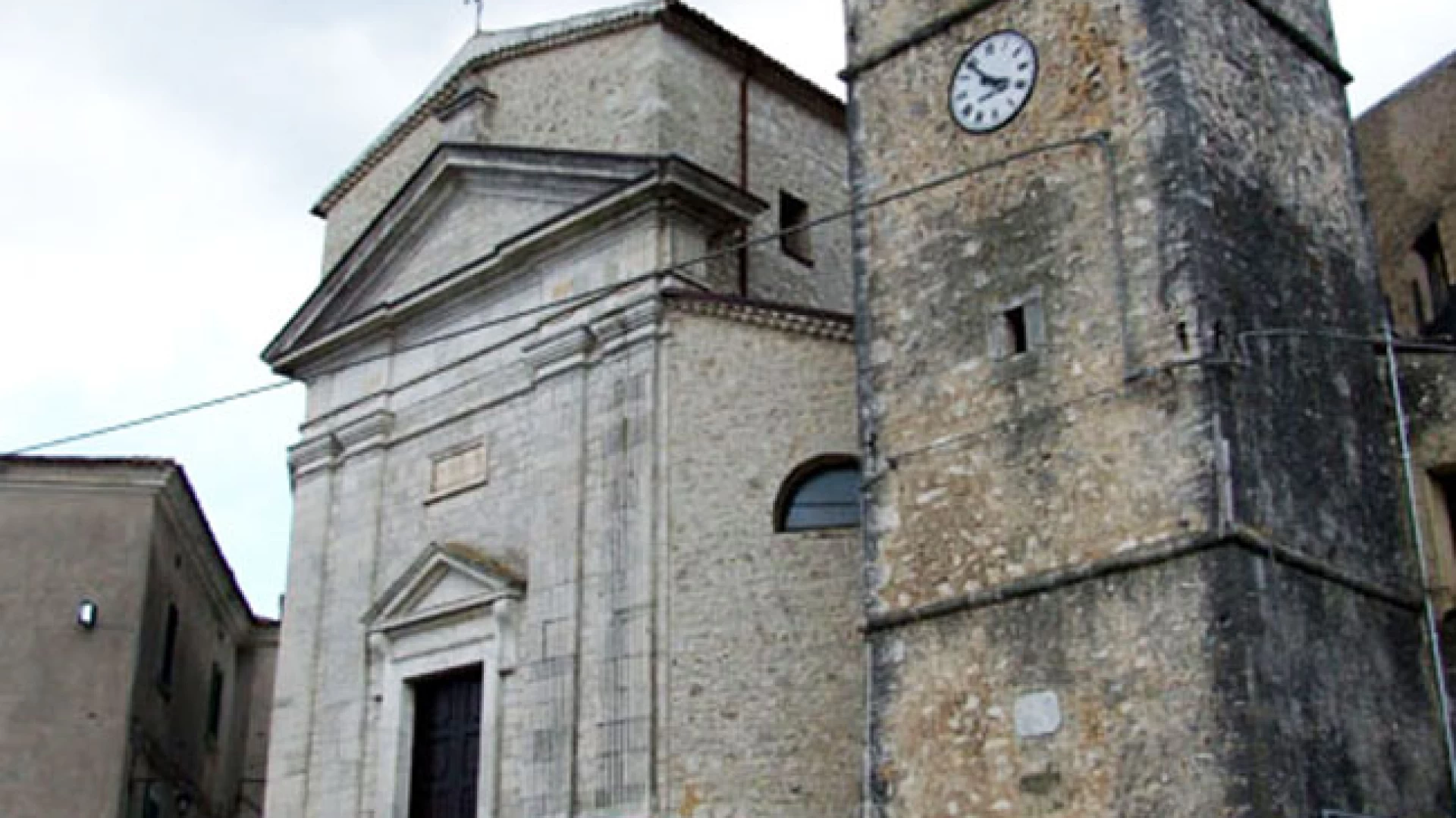 Montaquila: furto sacrilego nella chiesa di Santa Maria Assunta. Magro il bottino dei ladri. Indagano i Carabinieri.