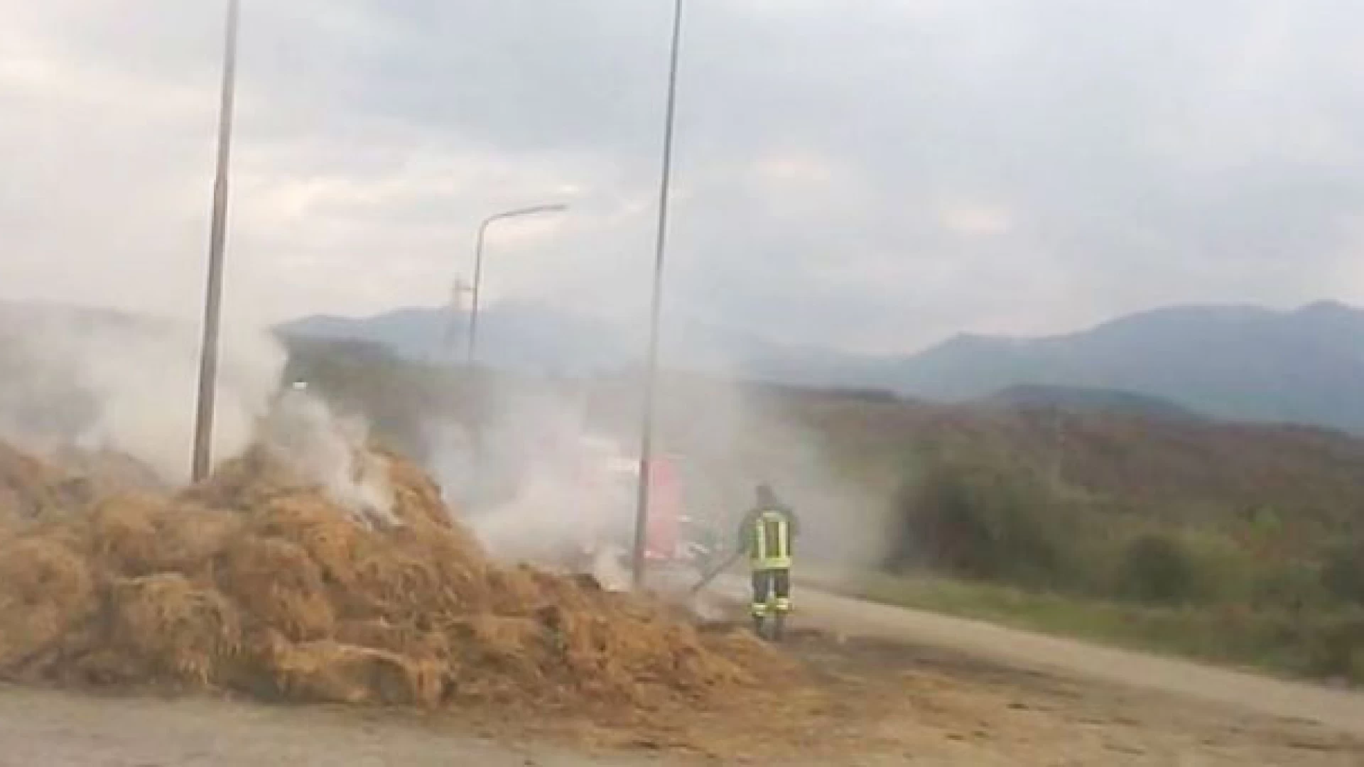 Colli a Volturno: ancora fiamme nella zona Pip collese. Il video della nostra redazione. Vigili del Fuoco in azione.
