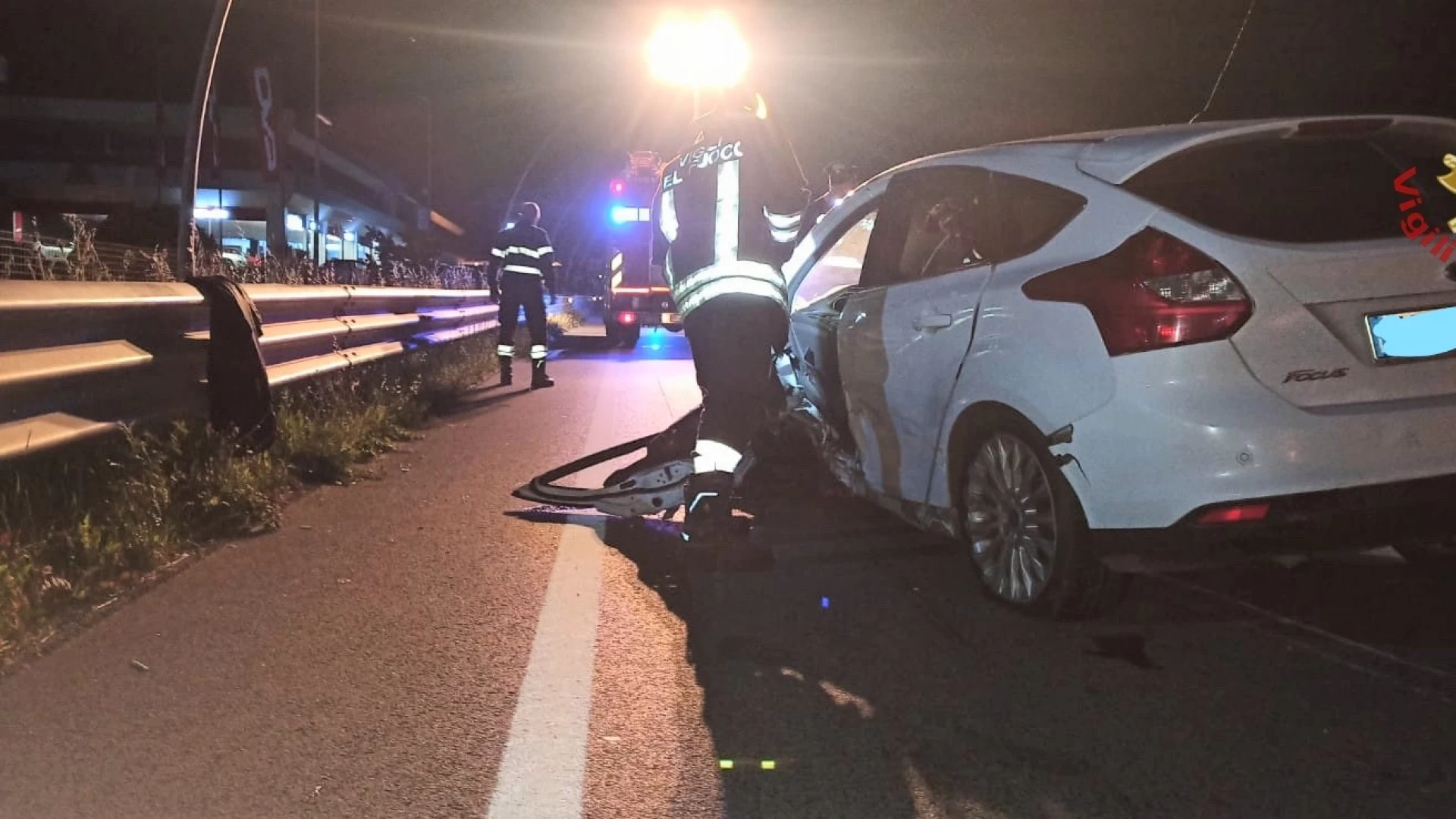 Due incidenti nella notte sulle strade di Isernia. Gli interventi dei Vigili del Fuoco