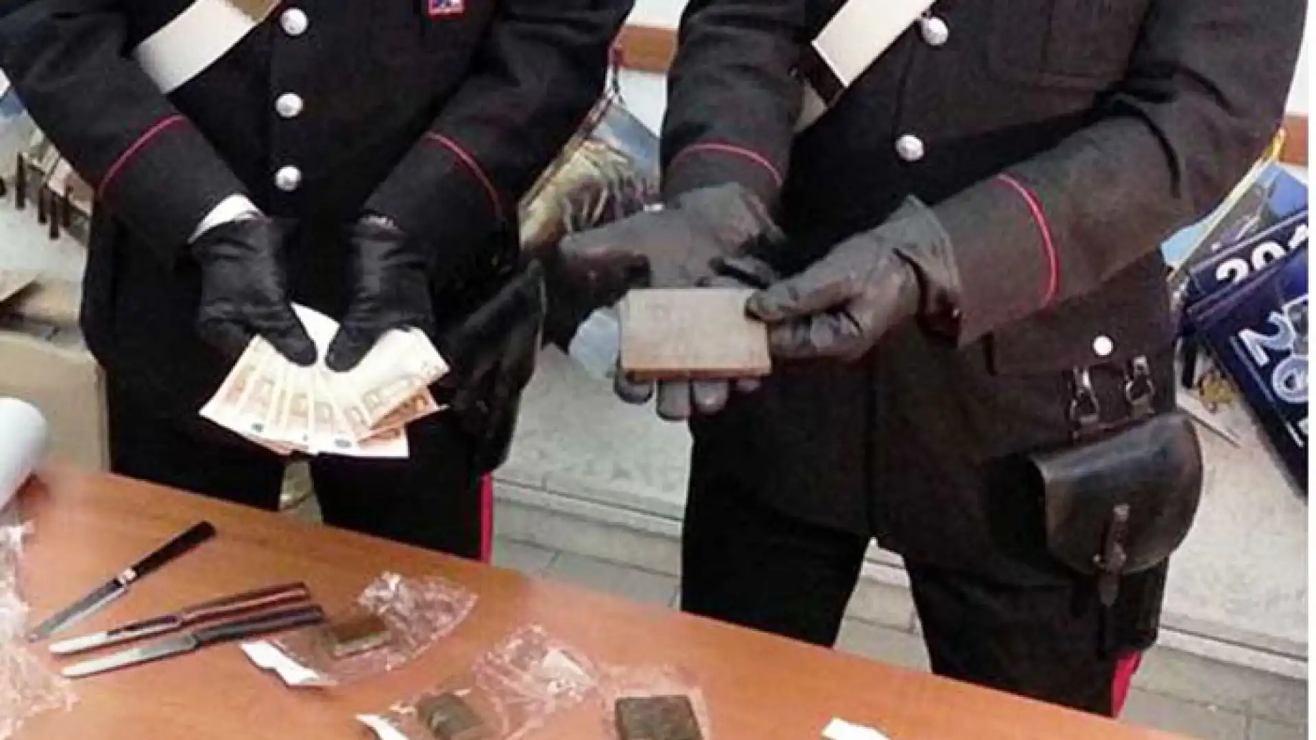 Agnone: blitz antidroga dei Carabinieri. Giovane studente denunciato per detenzione ai fini di spaccio. Trovati hashish e denaro contante.