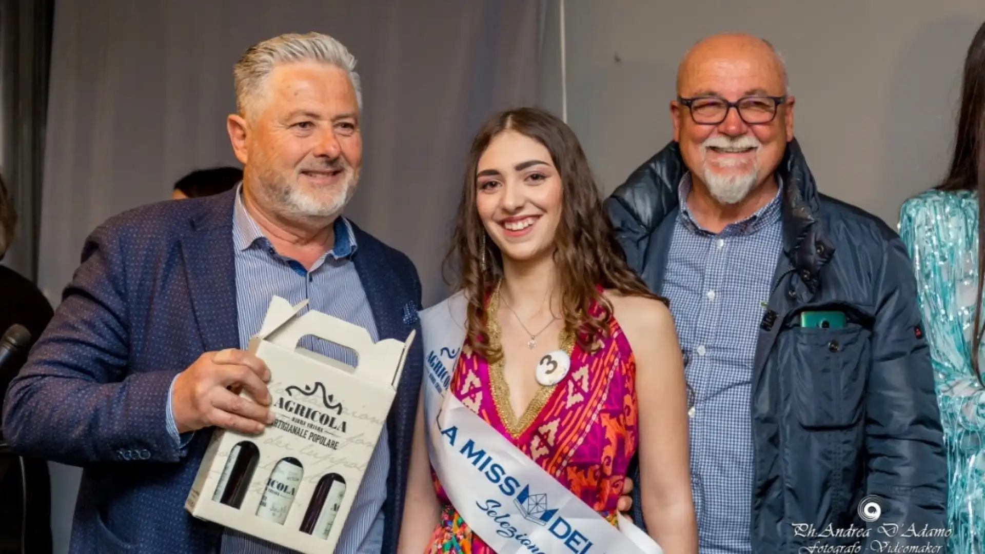 Maria D'Onofrio di Santa Croce di Magliano conquista la fascia di Miss Web a Pescara nella tappa di Miss Mondo.