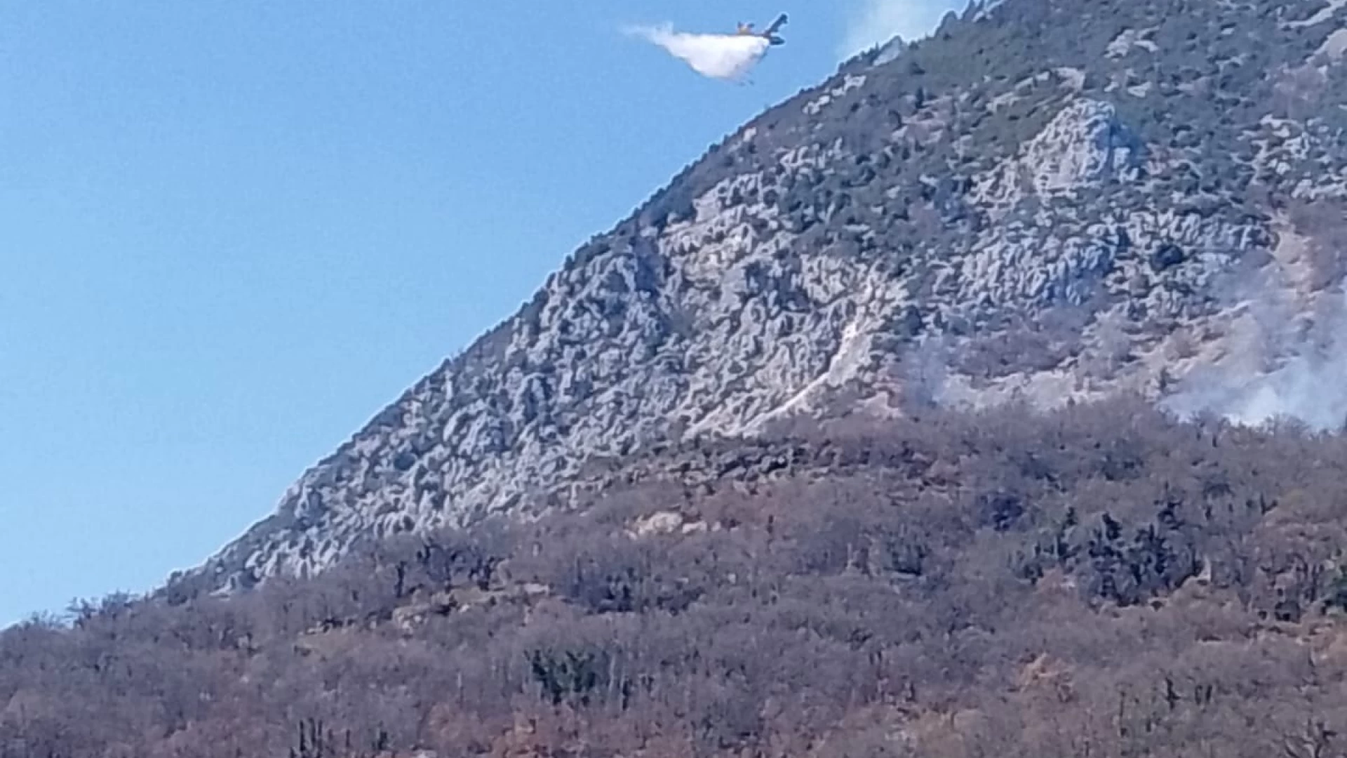 Cerro al Volturno: brucia ancora Monte Santa Croce. Canadair in azione da ore. Guarda il video