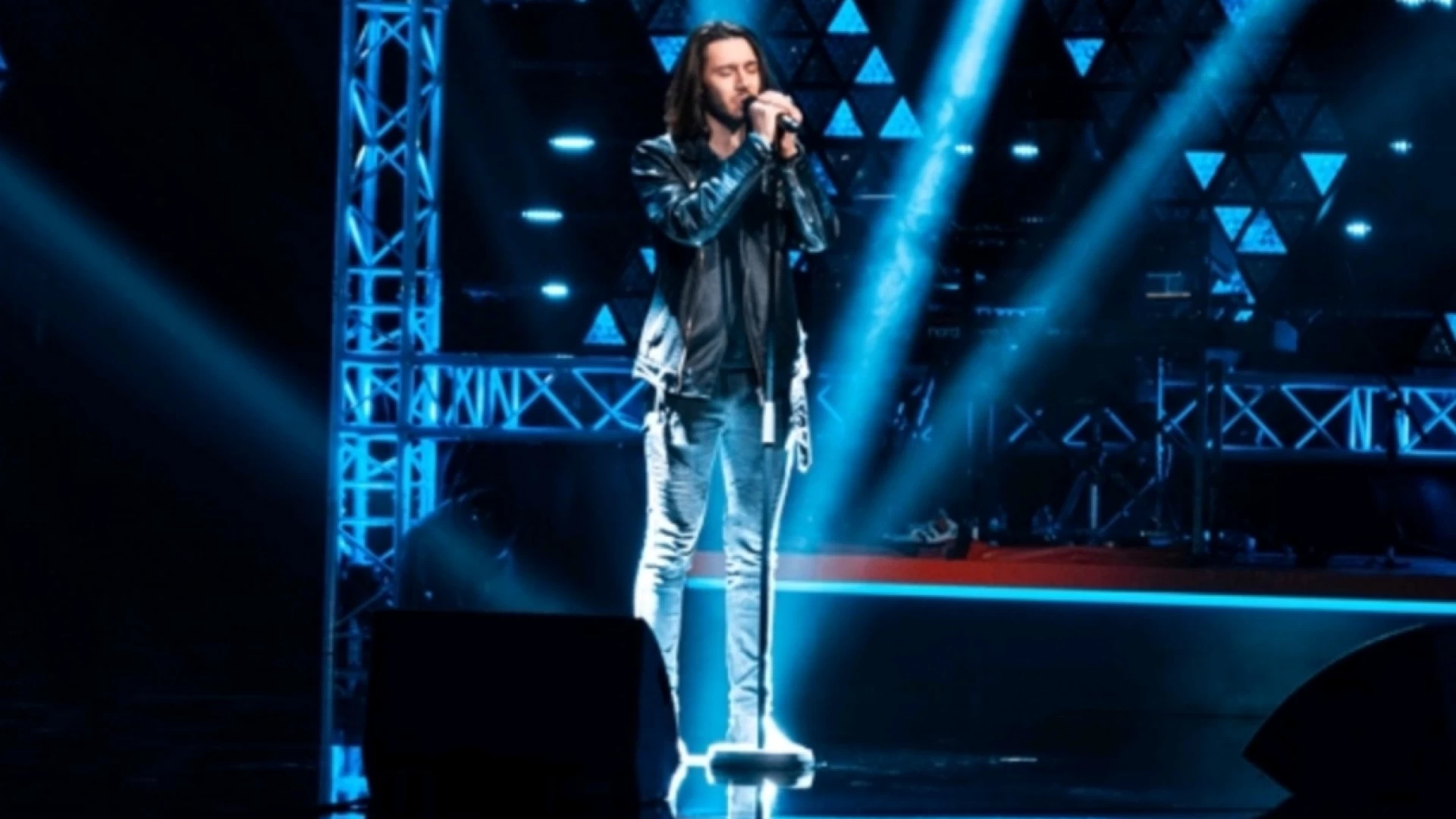 Raphaël Rufo da Scapoli supera le "Blind Auditons" a The Voice in Belgio