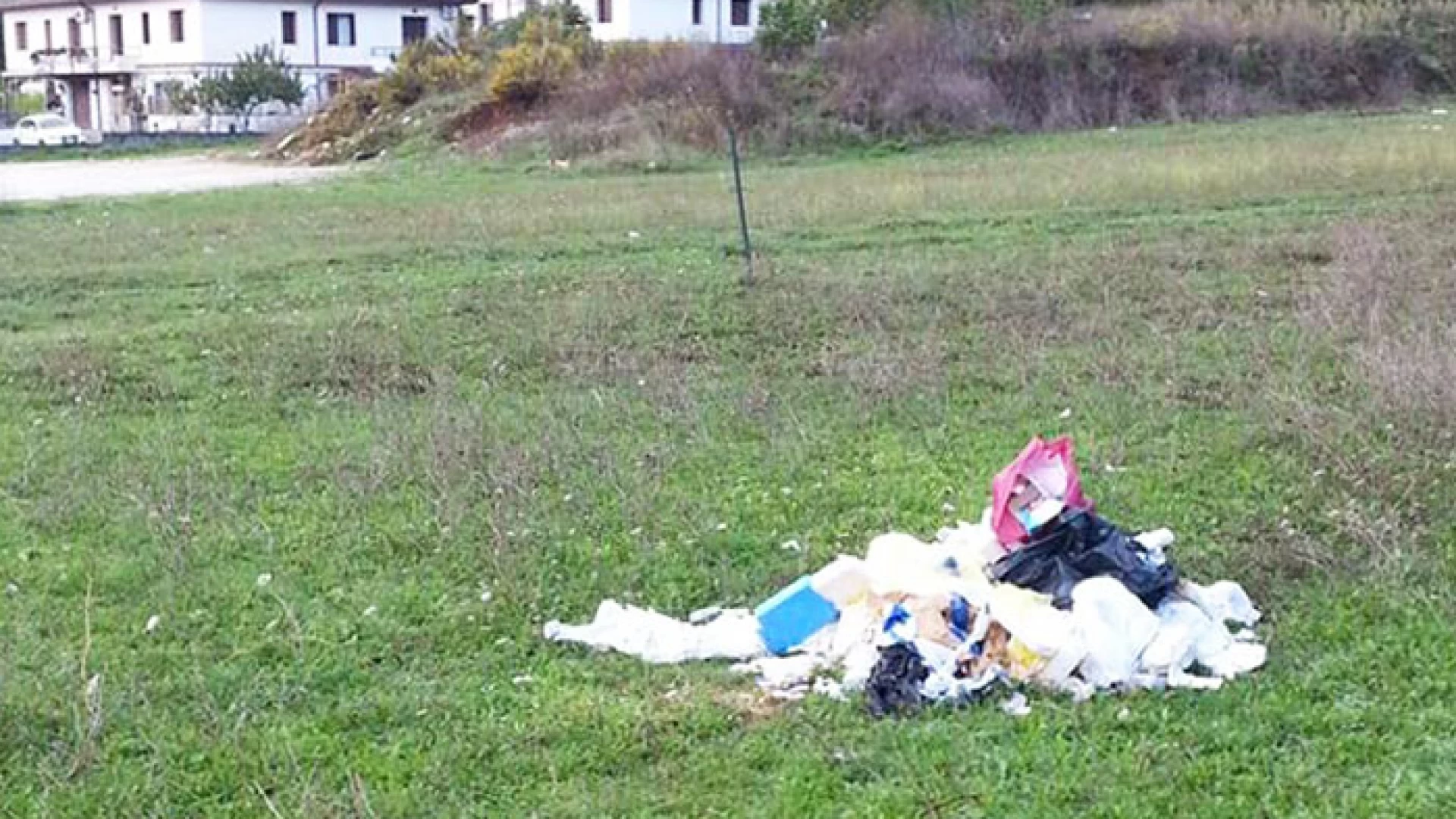Pozzilli: abbandono incontrollato di rifiuti sul territorio comunale, il sindaco Passsarelli sbotta. “Telecamere dappertutto”.