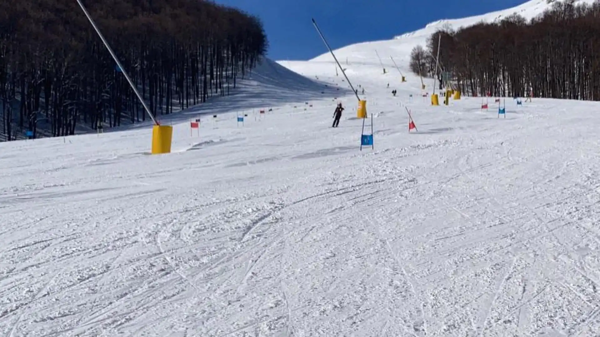 Sport invernali. Sci si cambiano le regole. Dal primo gennaio assicurazione obbligatoria e casco protettivo fino al 18 anni. Regole in vigore in tutto il comprensorio dell’Alto Sangro.