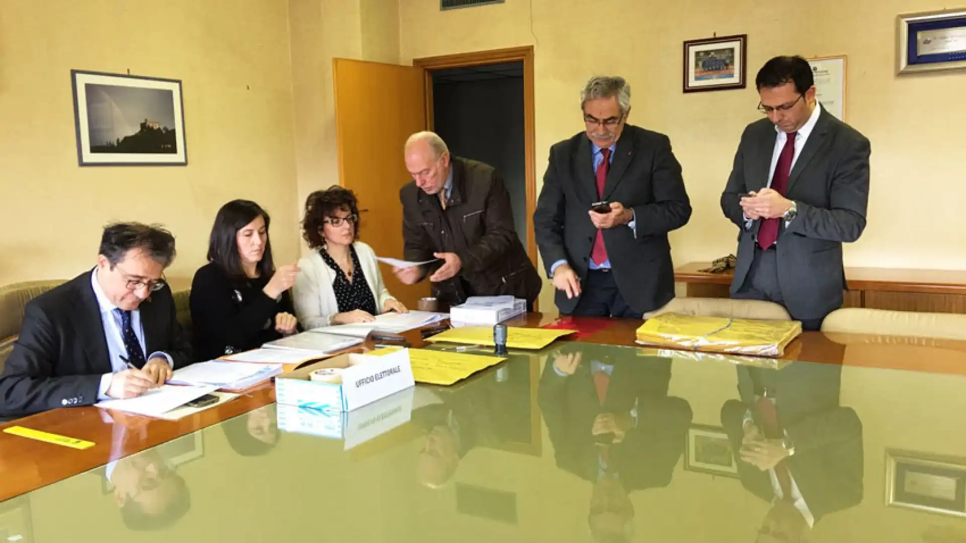 Isernia: presentate pochi minuti fa le liste per le elezioni provinciali. Saranno due le squadre a contendersi i seggi in via Berta.