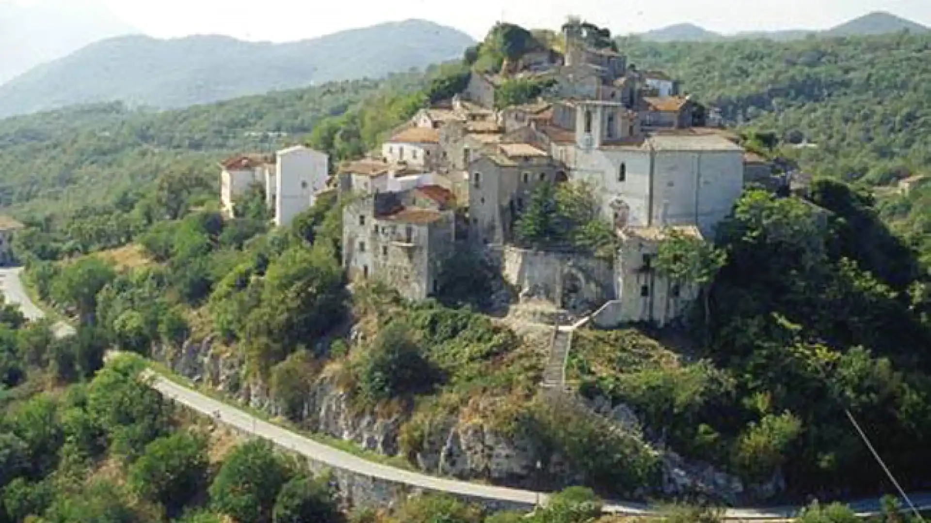 Riqualificazione del centro storico di Roccaravindola alta. I lavori sono a buon punto. Nel 2017 il termine ed il rilancio dell’area.