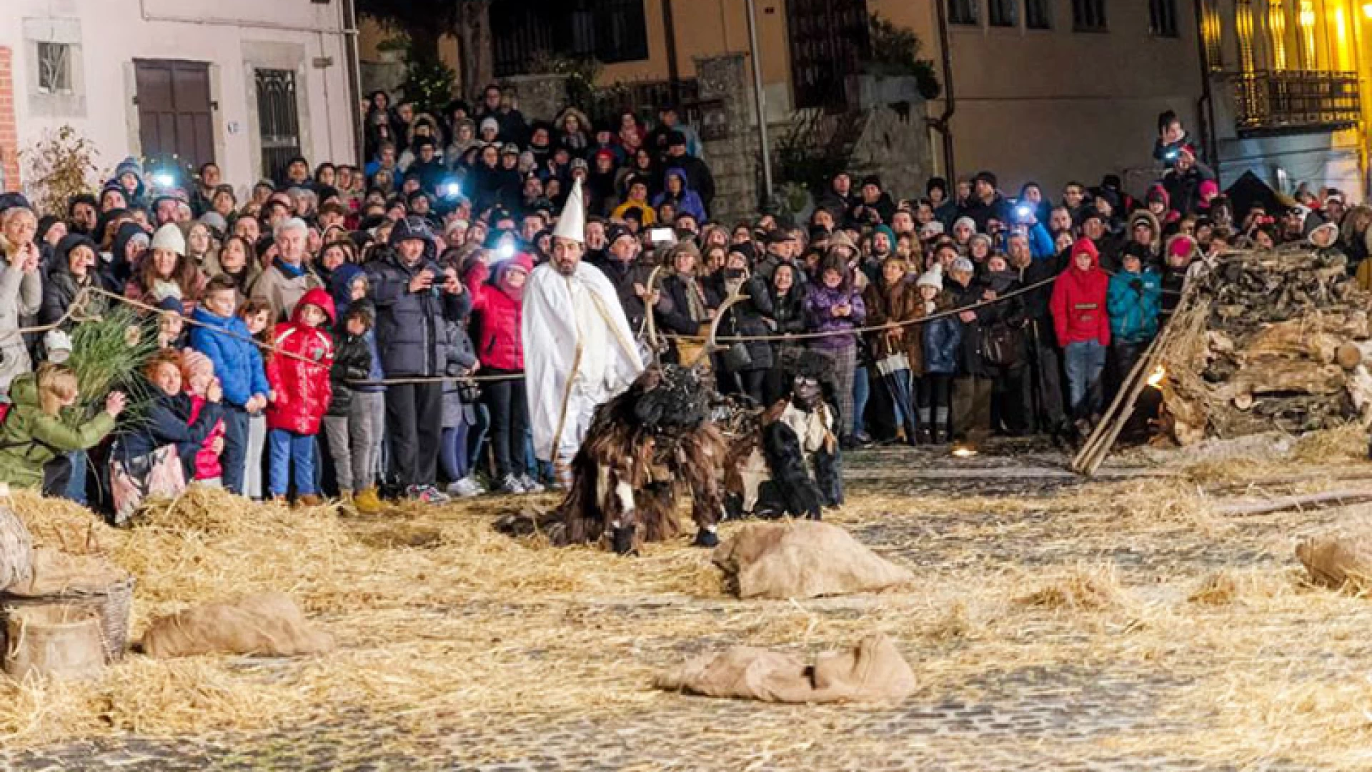 Castelnuovo al Volturno: la pantomima dell’Uomo Cervo torna a scaldare i cuori della Valle del Volturno. Appuntamento a domenica 26 febbraio 2017.