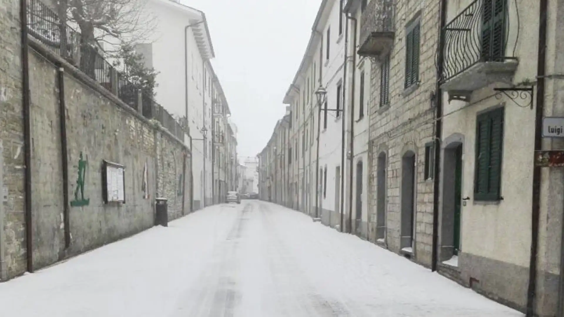 Temperature a picco. La Provincia di Isernia sferzata da vento e neve. In Alto Molise la neve sta cadendo in maniera abbondante.