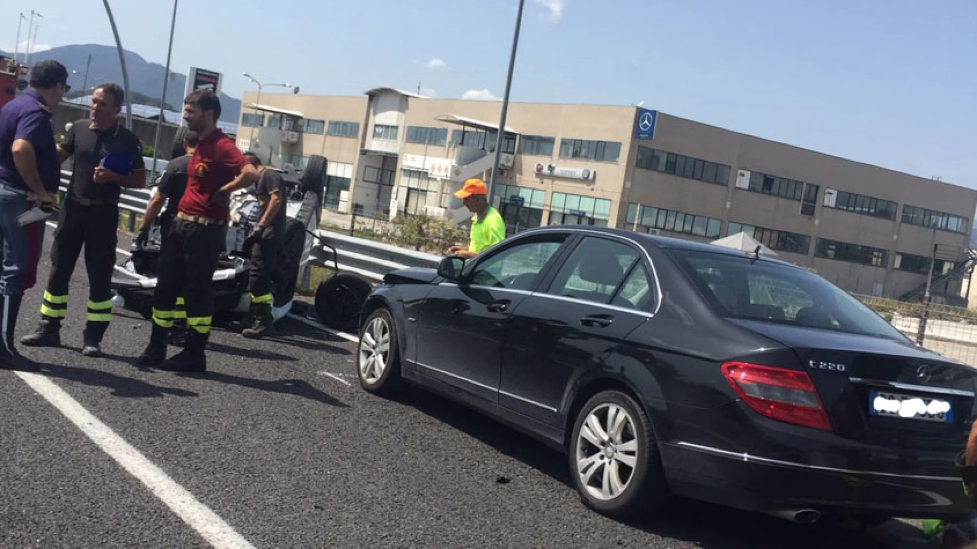 Macchia d’Isernia: brutto incidente sulla statale 85 Venafrana. Auto si cappotta violentemente. Traffico in tilt su entrambi i sensi di marcia.