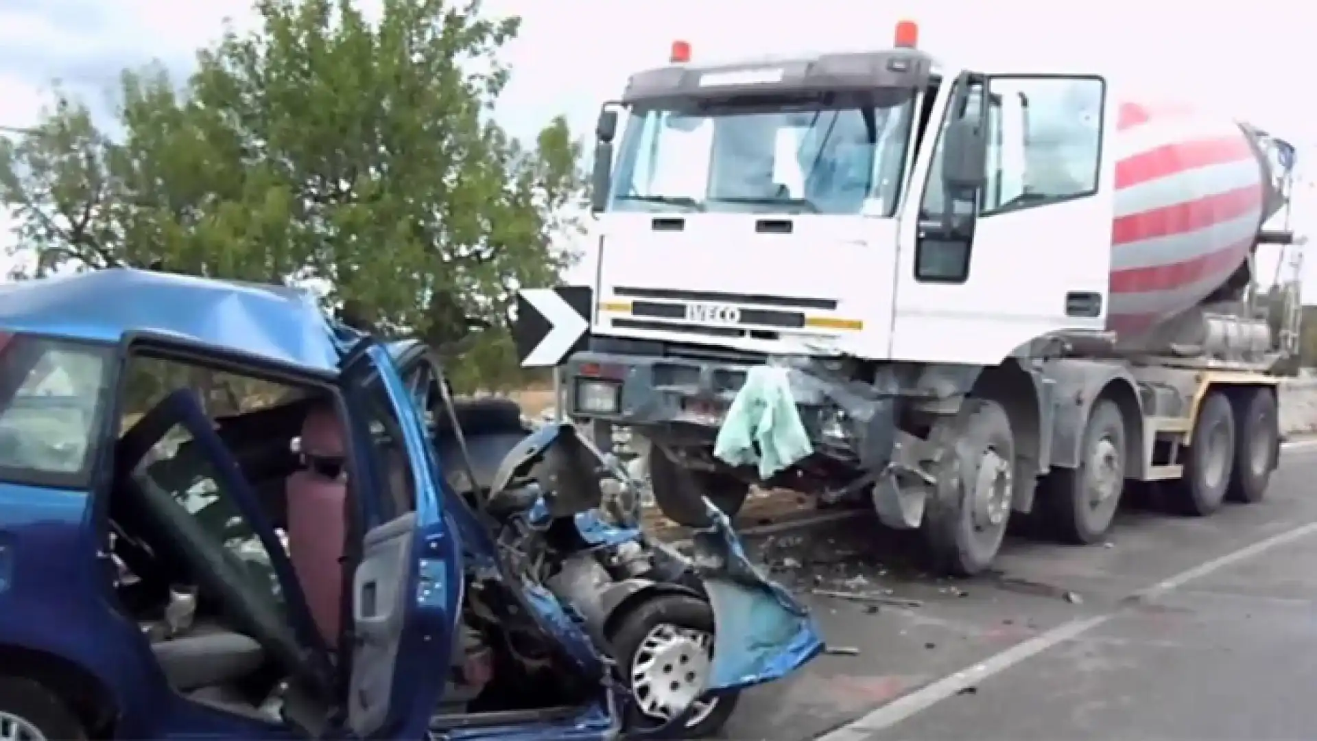 Imbocca la Variante contromano. Betoniera si scontra con auto. L'incidente verificatosi sul territorio di Pozzilli.