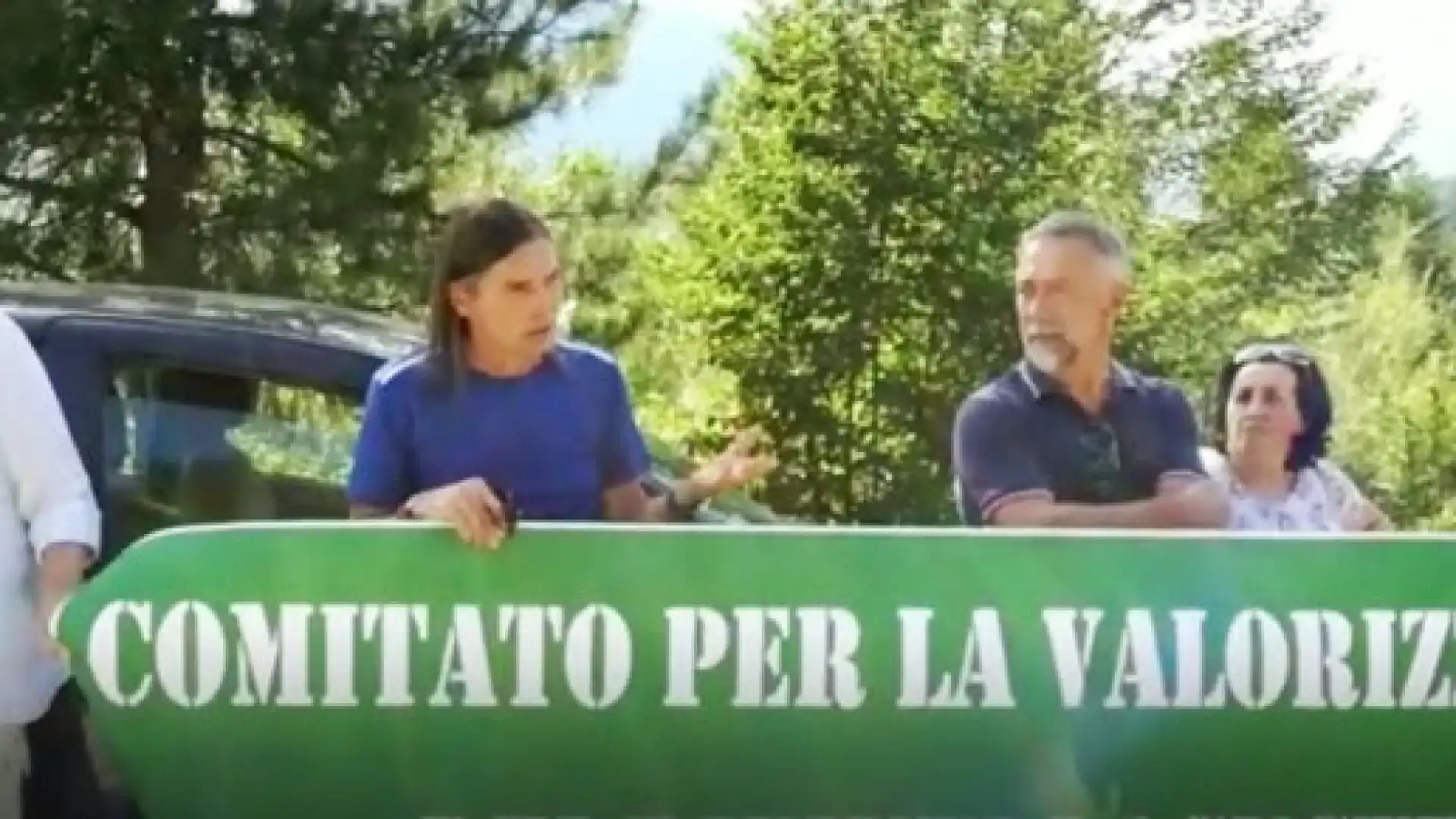 Isola ecologica sul lago, la protesta va avanti senza sosta. Il nostro servizio video.