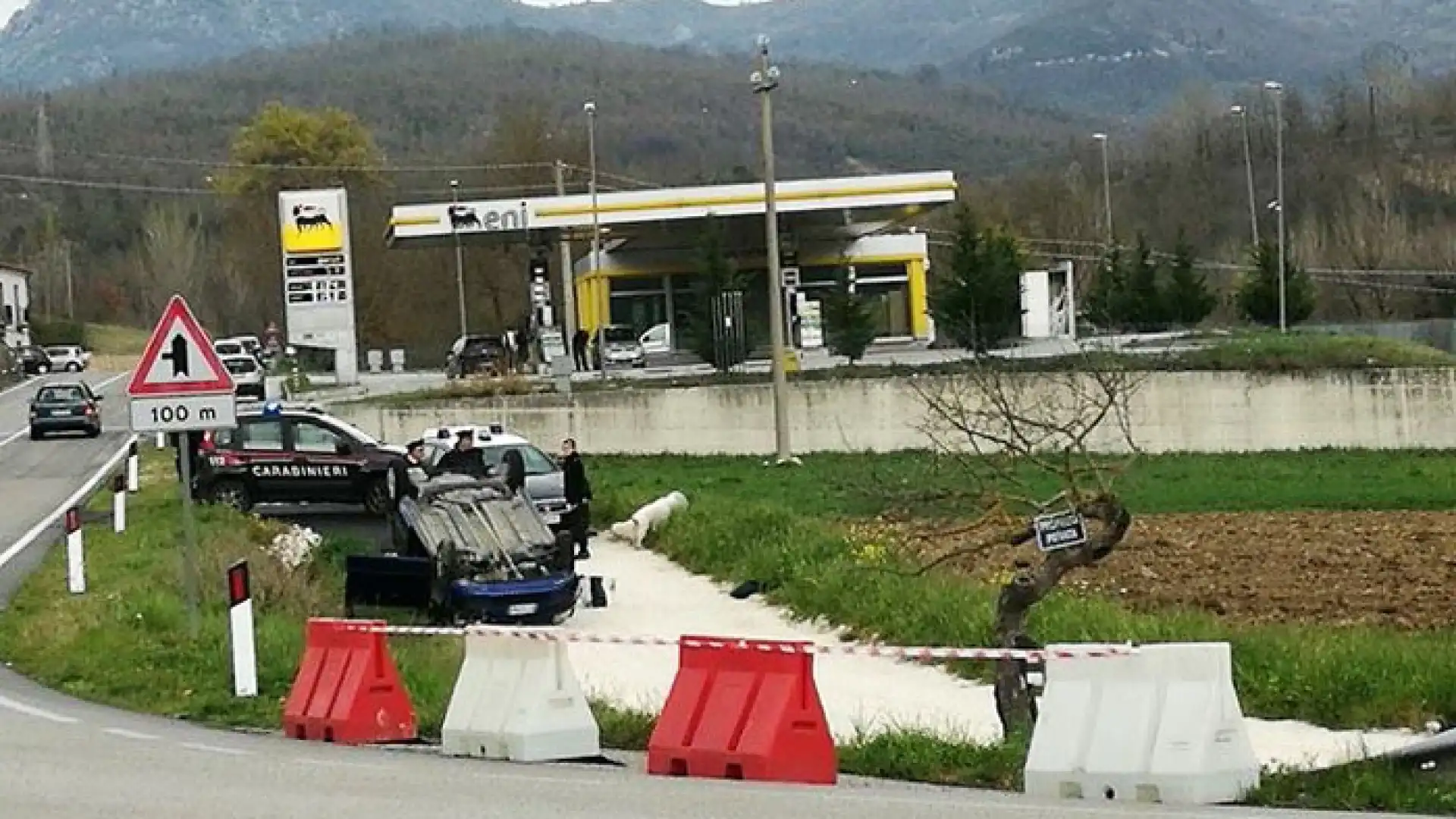 Colli a Volturno: statale 158, utilitaria si cappotta in curva. Ferito il conducente.