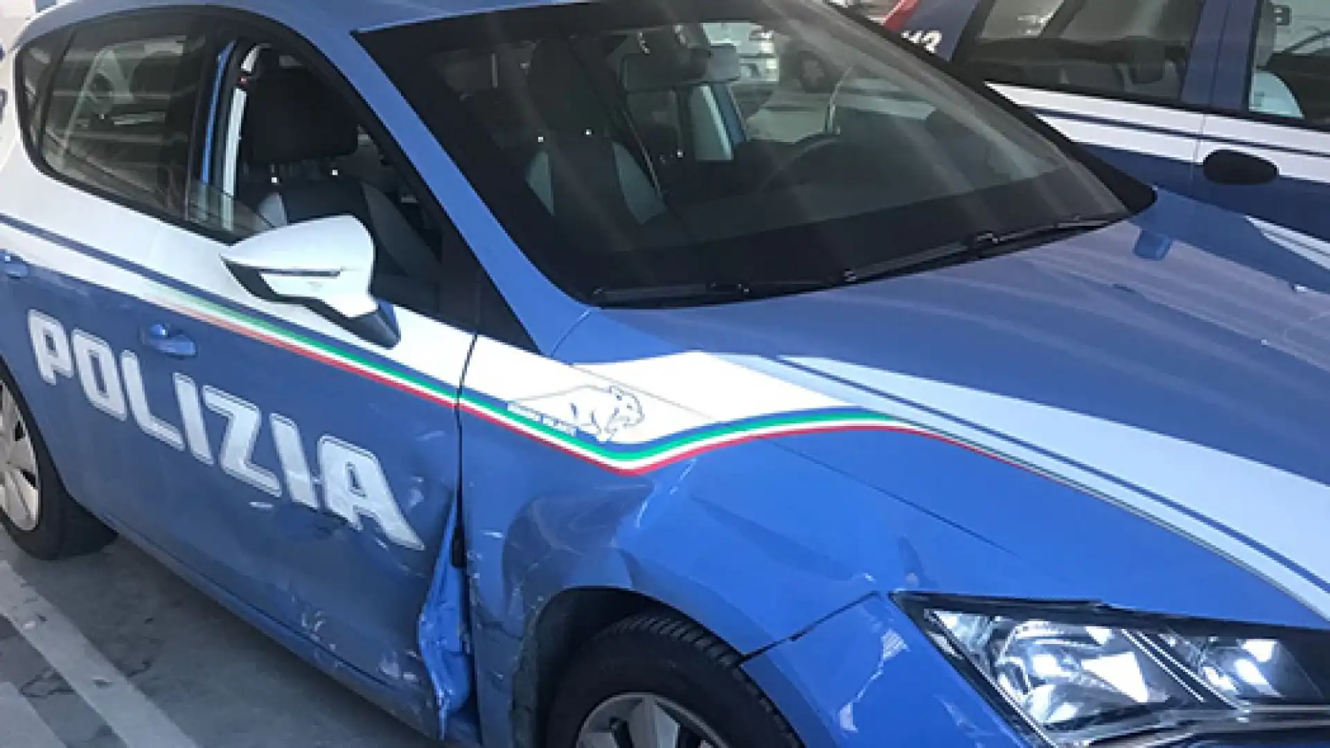 Isernia: folle inseguimento sulla statale 17. La Polizia arresta due molisani con precedenti. Non si erano fermati all’alta della Volante speronandola durante l’inseguimento.