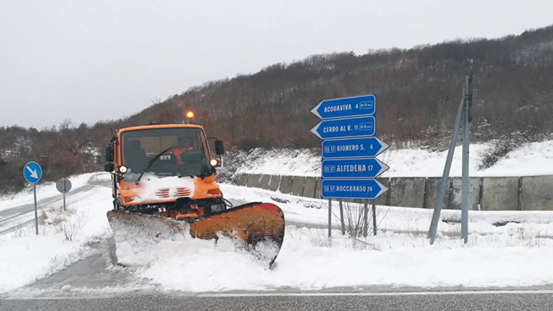 Emergenza neve: le strade provinciali sono totalmente percorribili. Uomini e mezzi impegnati senza sosta da stamani . “Abbiamo ancora risorse da mettere in campo”. Così il consigliere Matticoli.