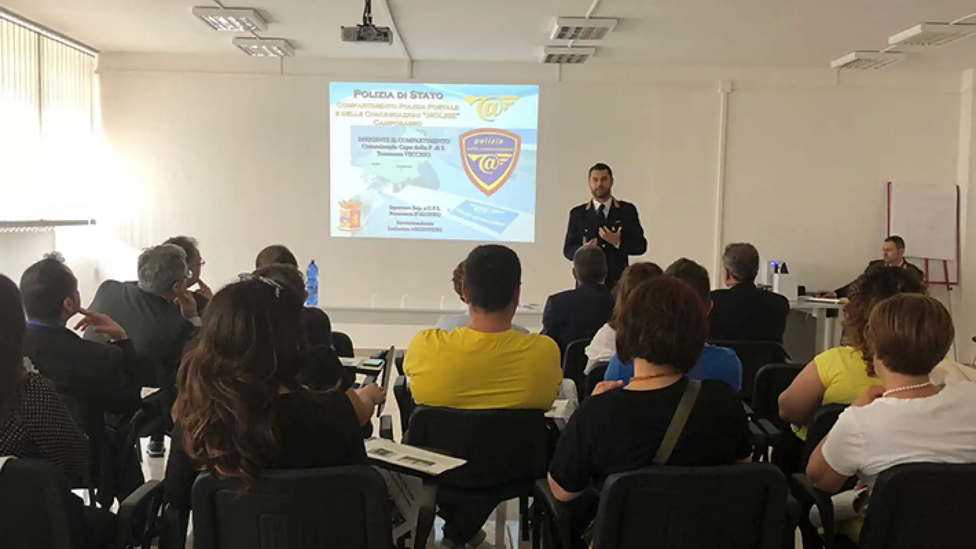 Formazione sulla sicurezza: incontro tra Polizia Postale e delle Comunicazioni per il Molise e gli operatori di sportello degli Uffici Postali della provincia di Isernia.