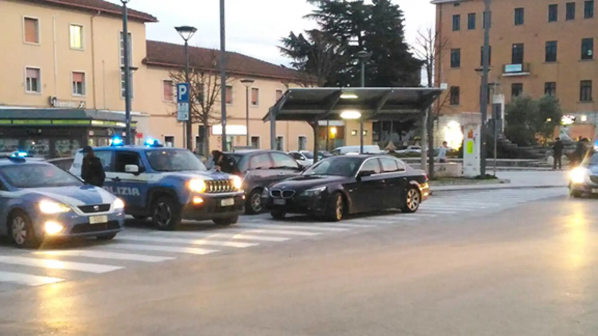 Controlli antiterrorismo in città: la Polizia passa al setaccio i luoghi di ritrovo per stranieri.