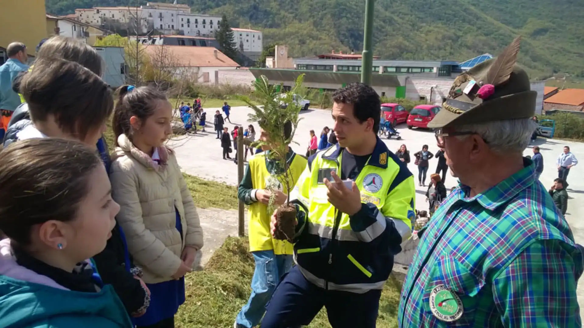 Colli a Volturno: celebrata la festa dell’albero. Piccoli alberi di abete dedicati ai neonati nell’ultimo anno.