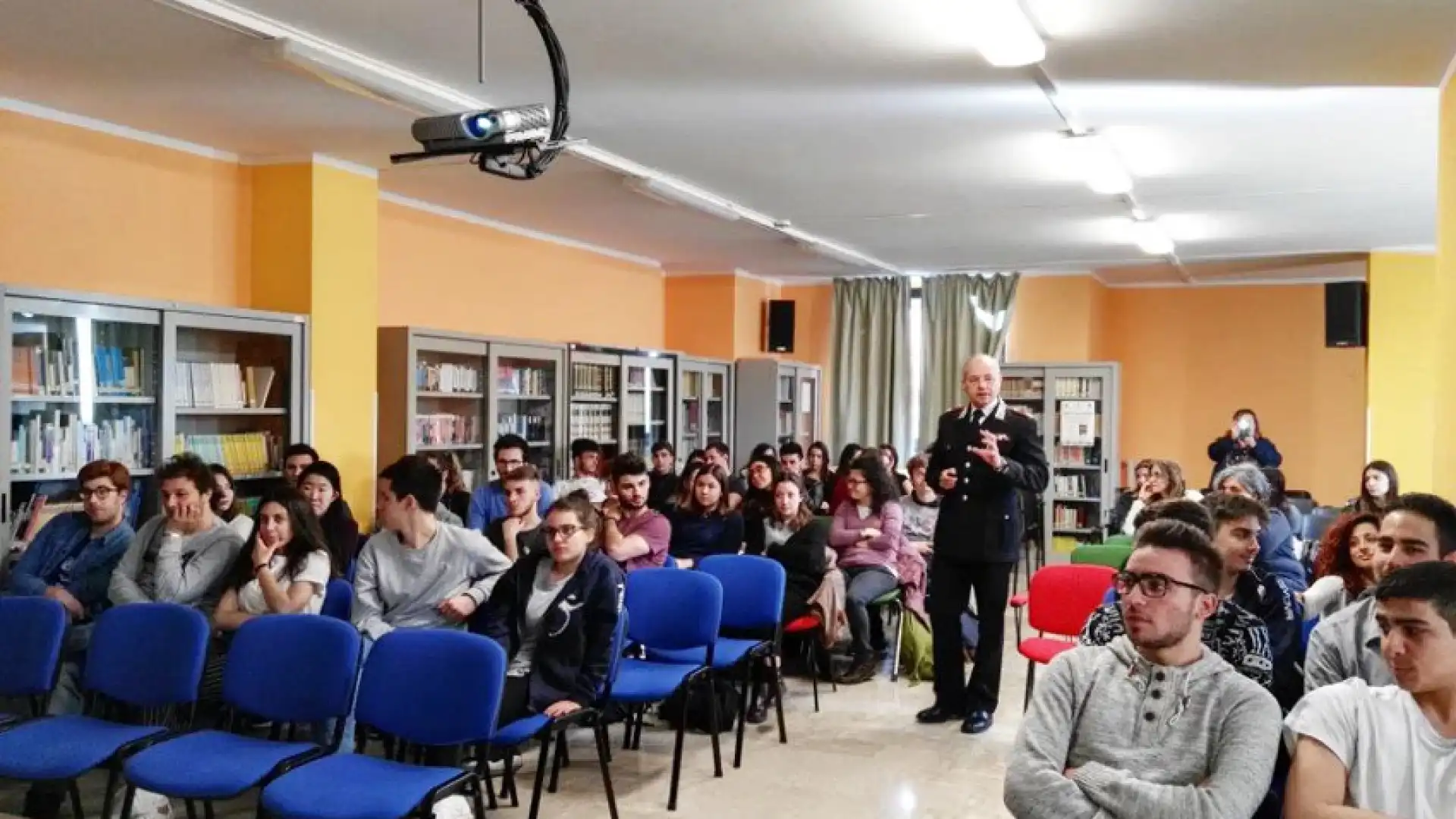 Isernia: Formazione della cultura alla legalità, i Carabinieri incontrano gli studenti del Liceo Classico e Scientifico Statale Majorana-Fascitelli.